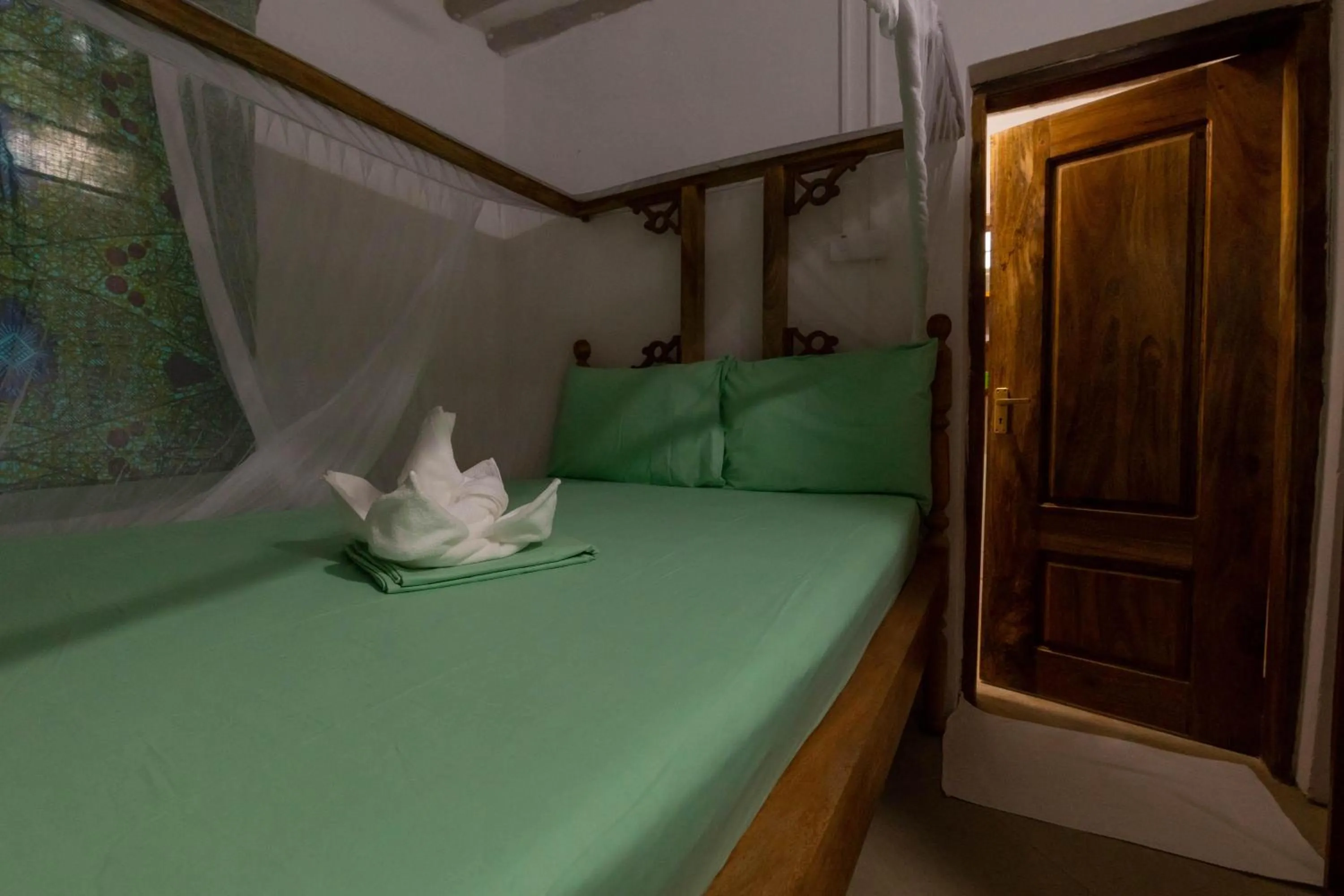 Shower, Bed in Eden Paradise