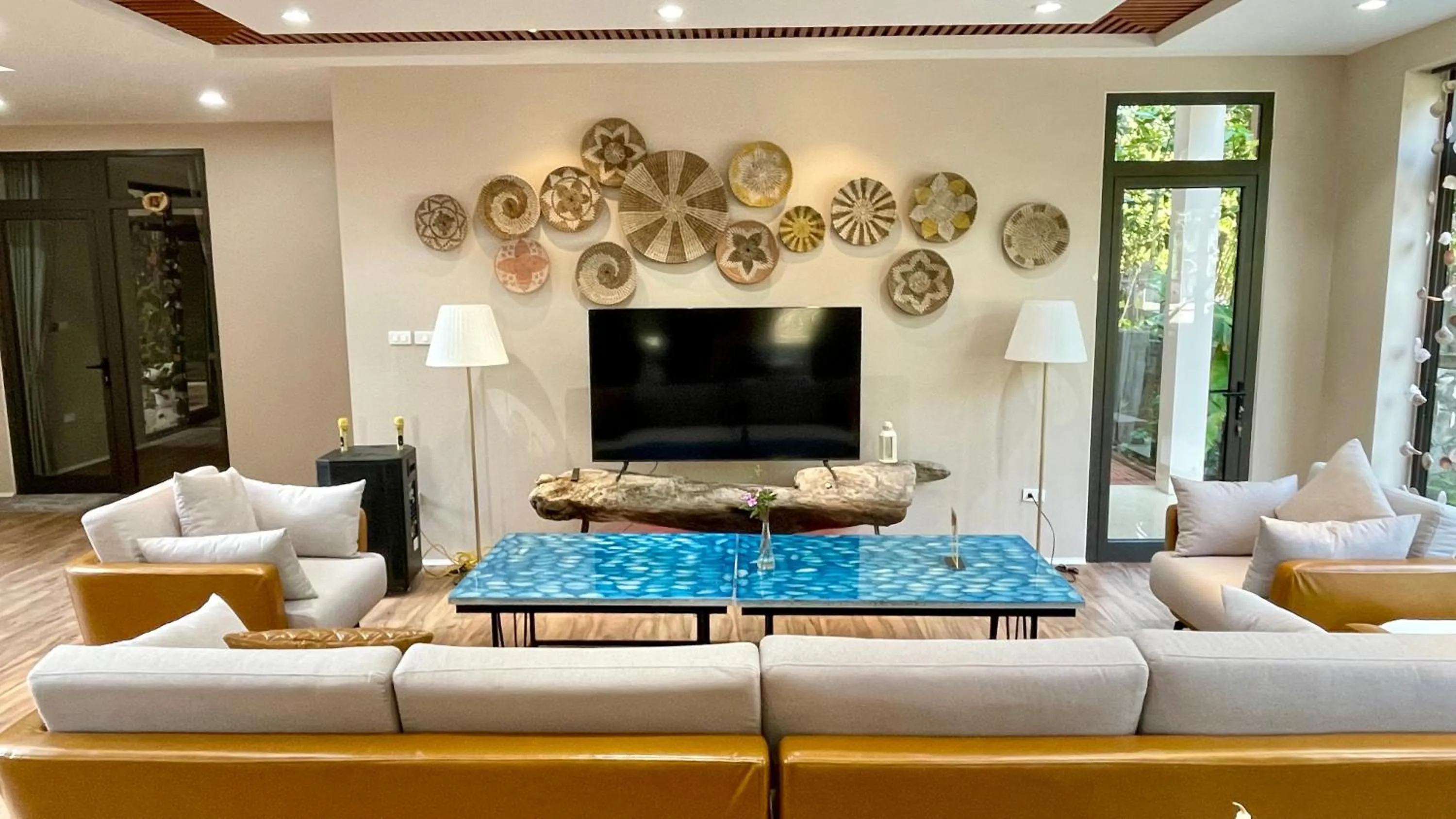 TV and multimedia in PHOENIX MINH CHÂU HOTEL