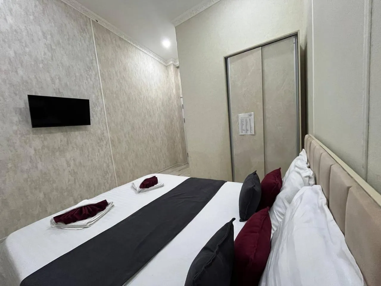 Photo of the whole room in FENIX HOTEL