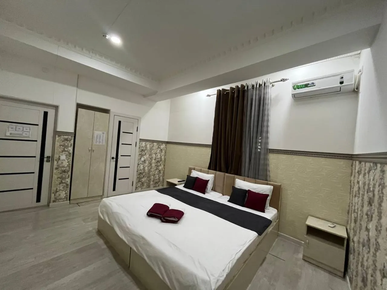 Photo of the whole room in FENIX HOTEL