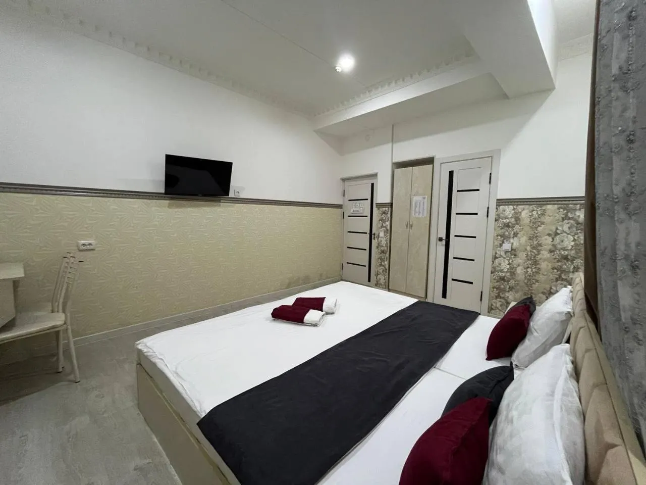 Photo of the whole room in FENIX HOTEL