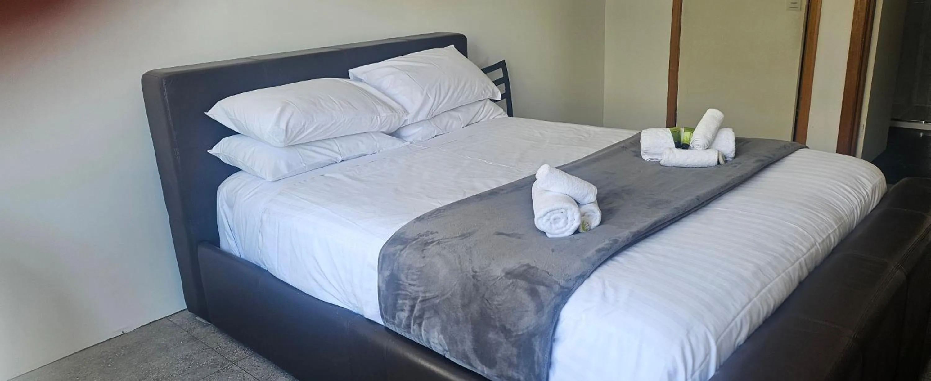 Bed in The Wharf Hotel