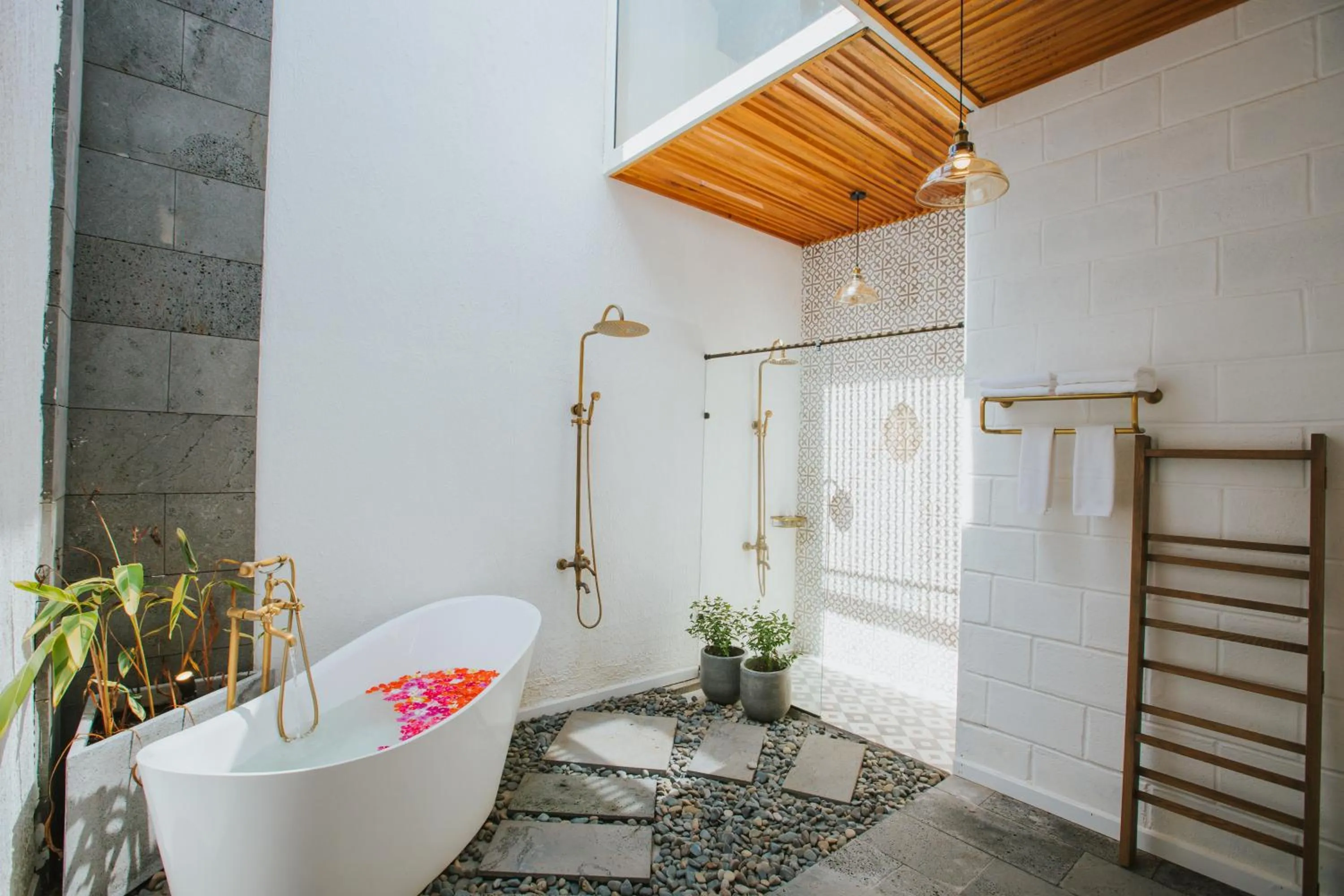 Shower in Perolas Villas Resort - Ke Ga Bay