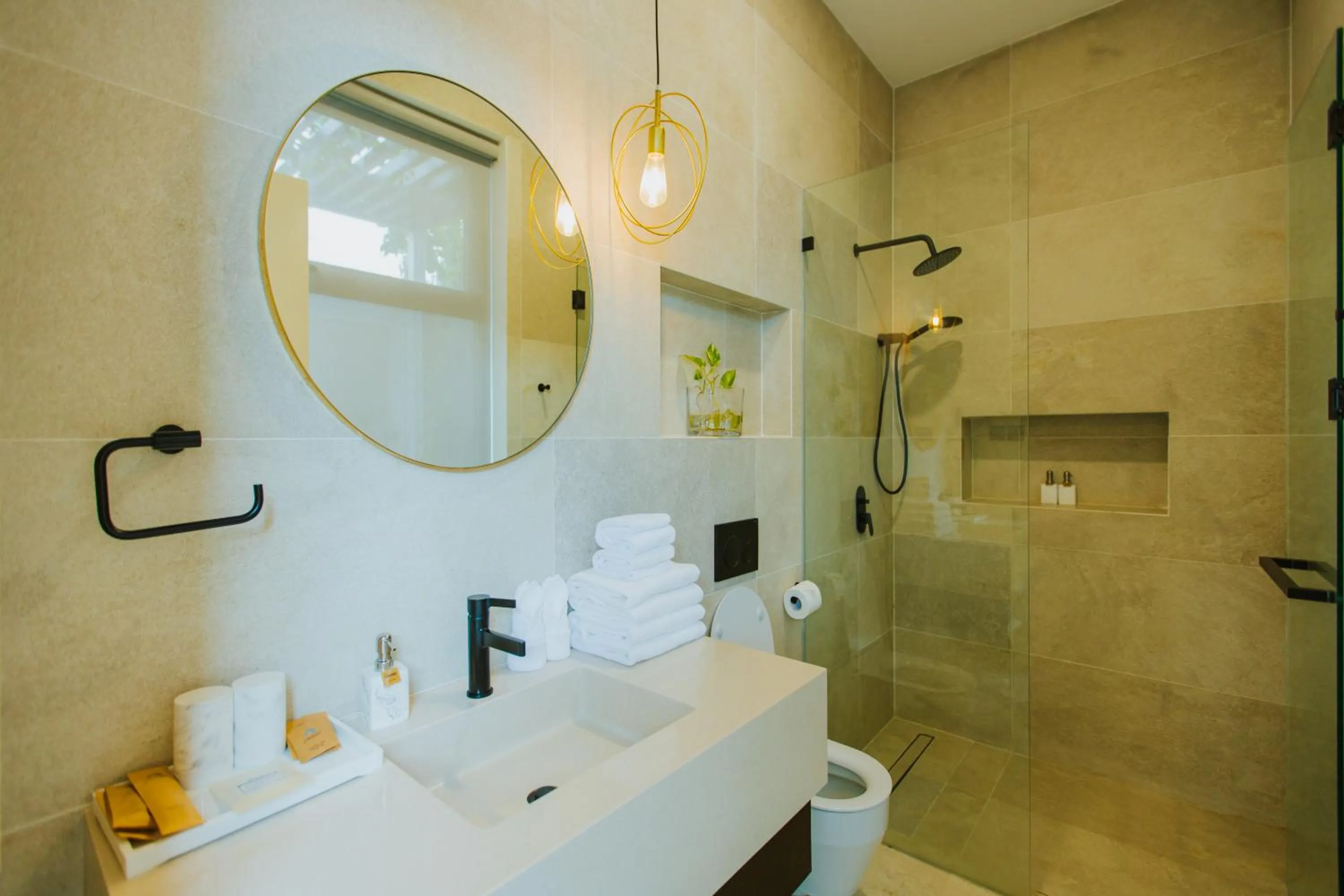 Shower in Perolas Villas Resort - Ke Ga Bay