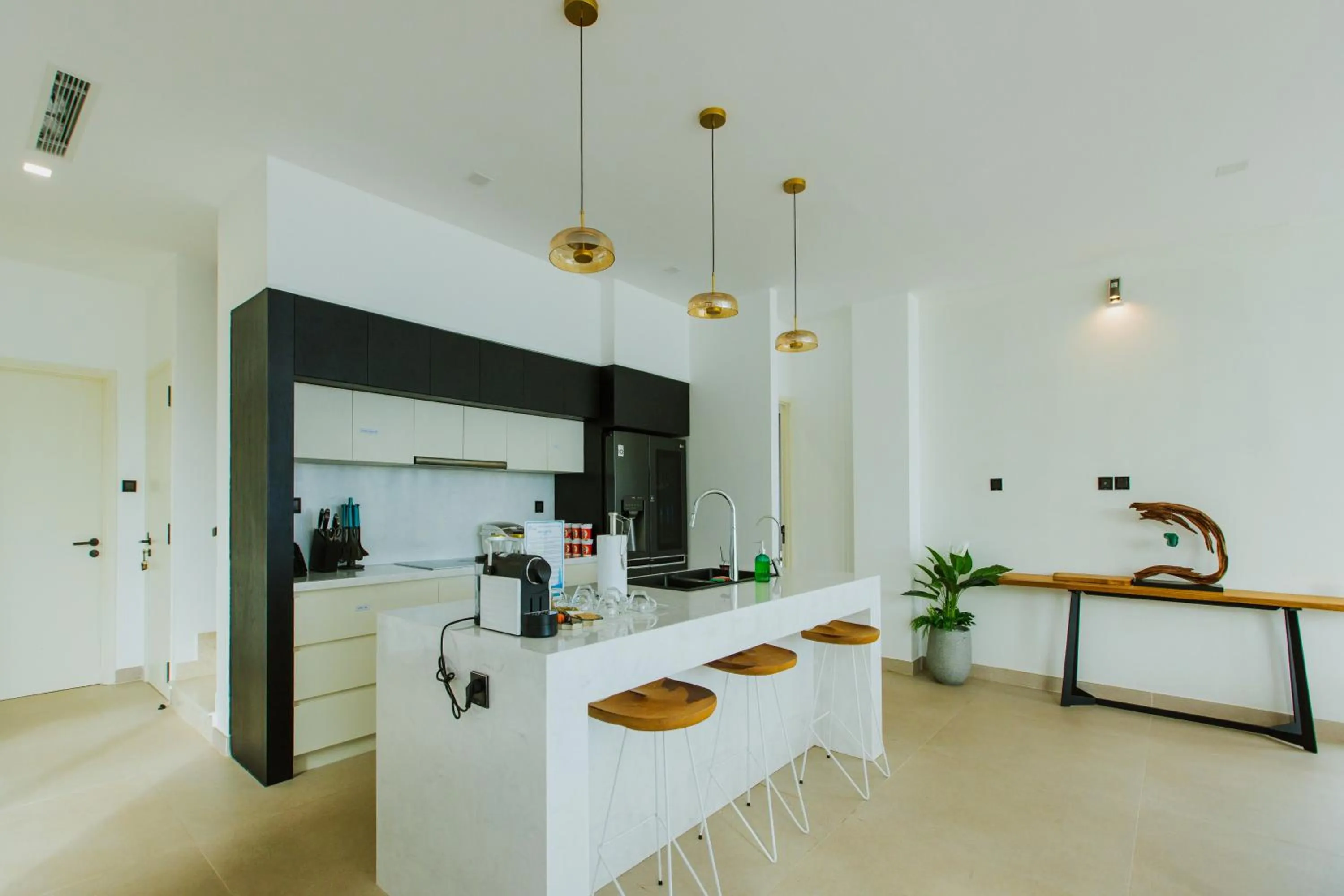 Kitchen or kitchenette in Perolas Villas Resort - Ke Ga Bay