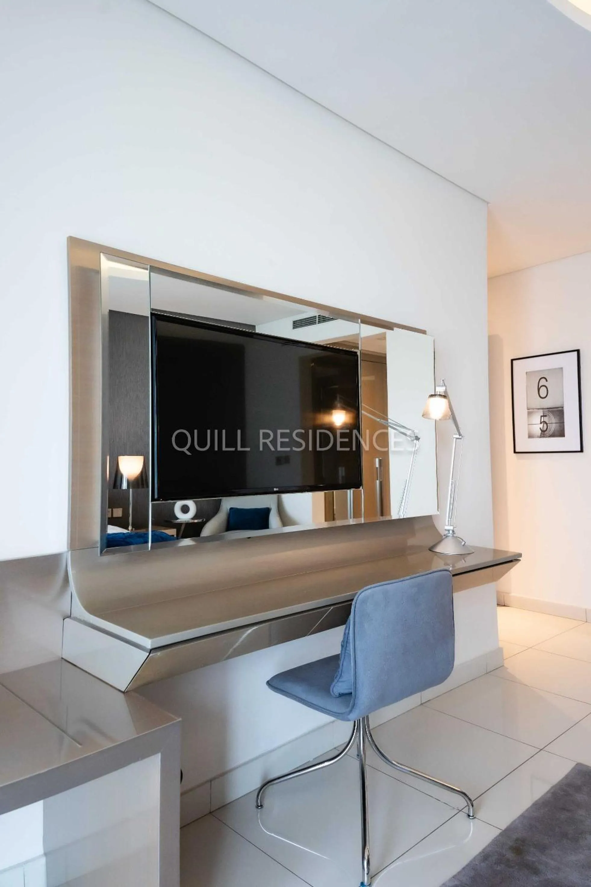TV and multimedia in Quill Residence at Paramount Towers 3 BR Creek View