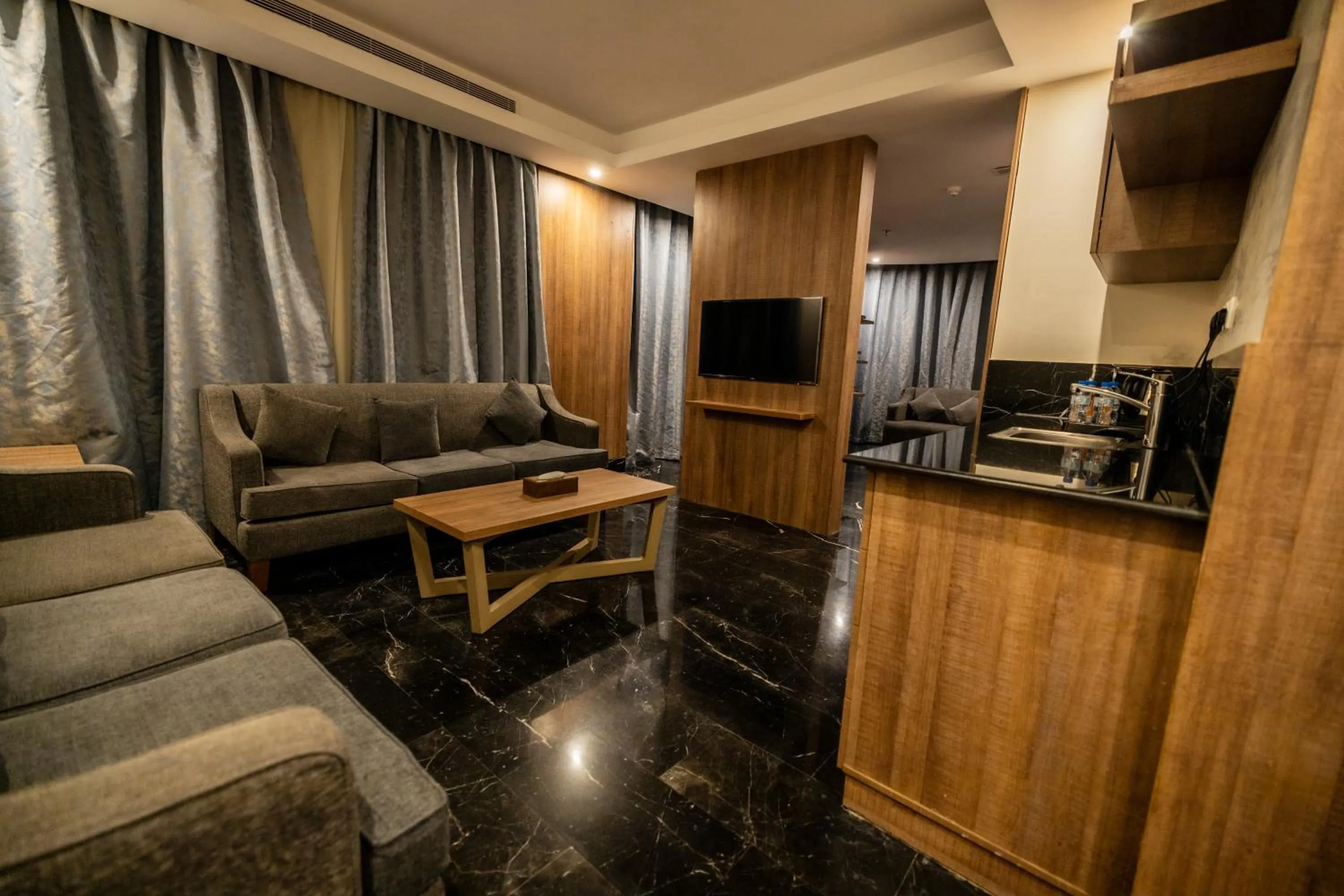 Mora Hotel By Pioneer