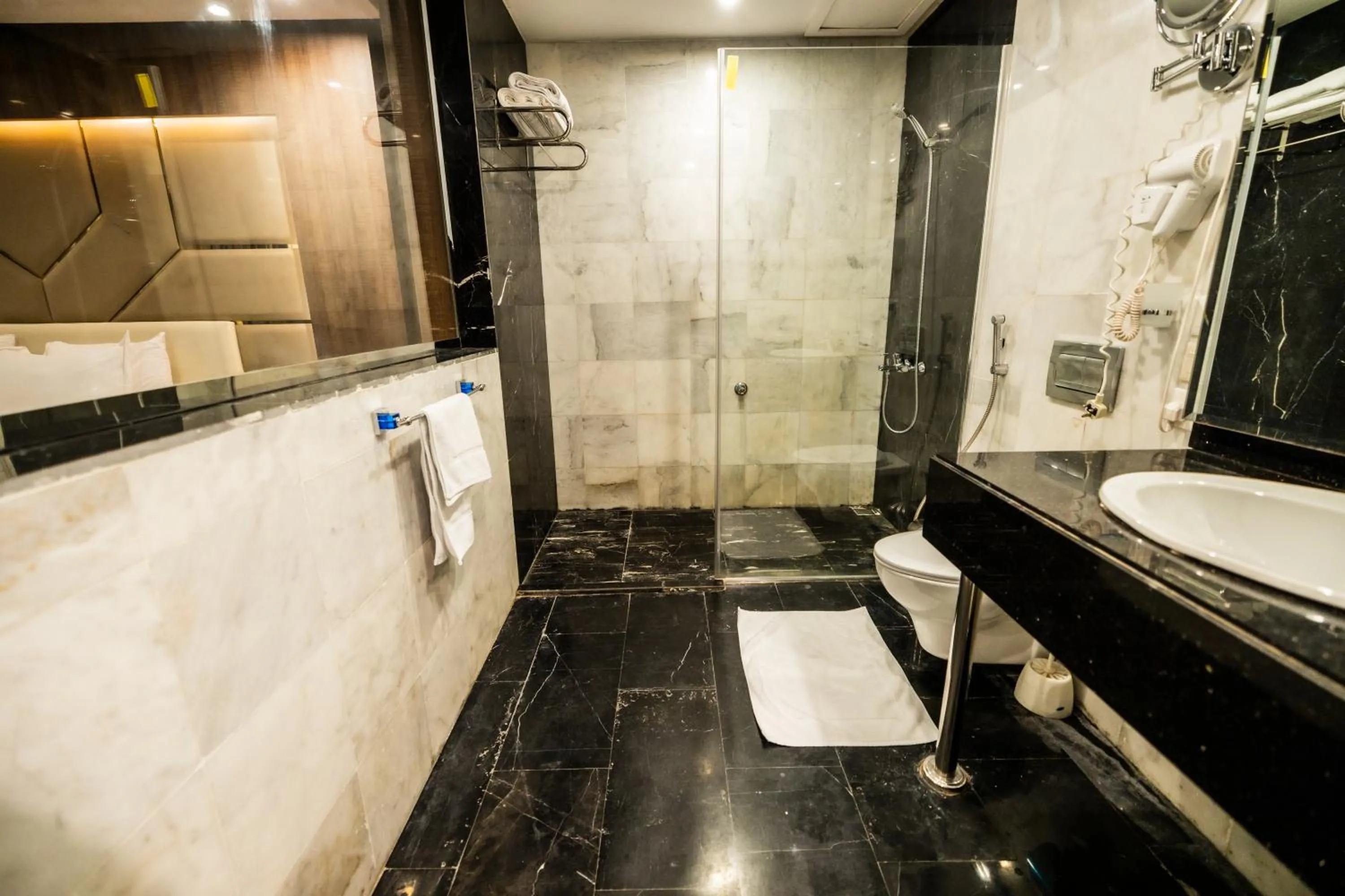 Mora Hotel By Pioneer