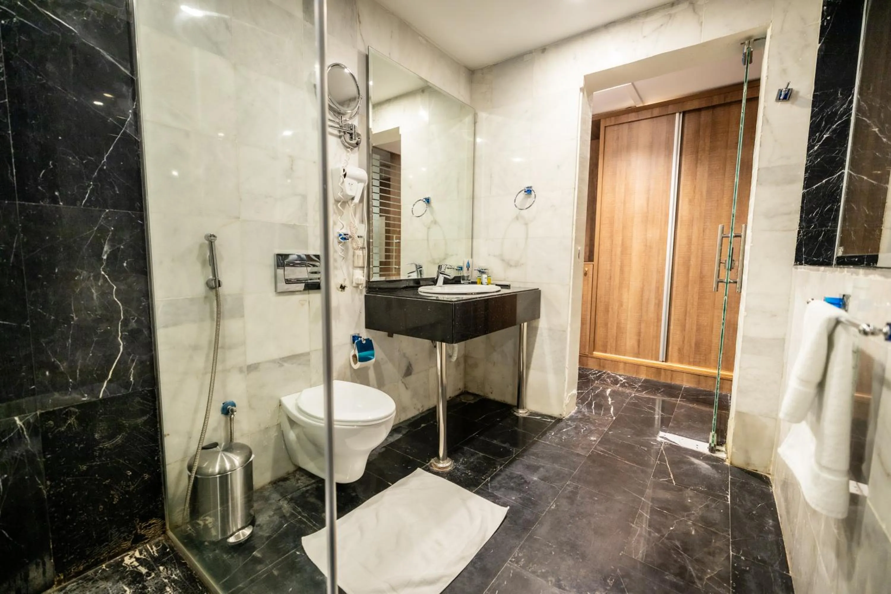 Mora Hotel By Pioneer