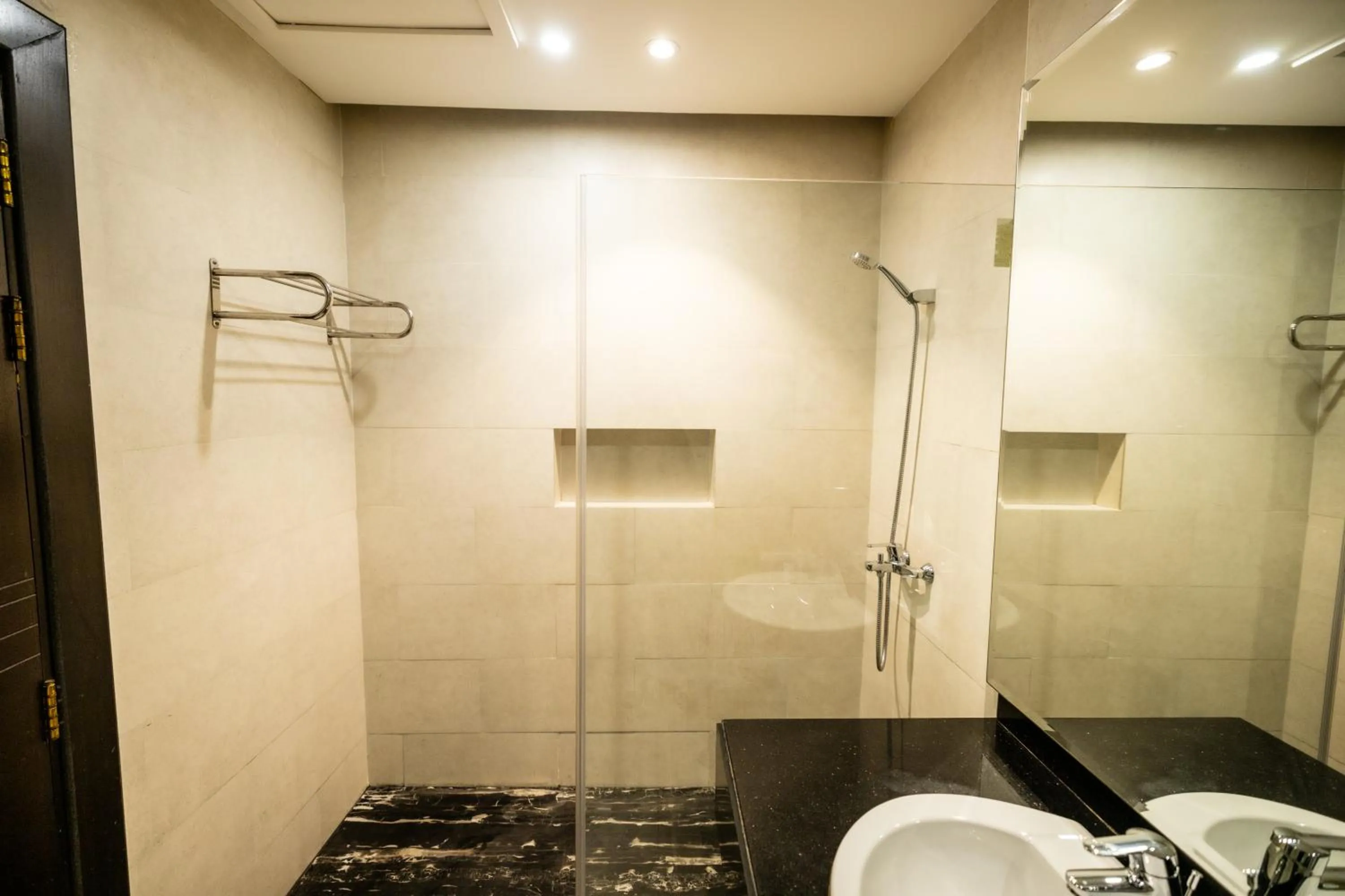 Mora Hotel By Pioneer