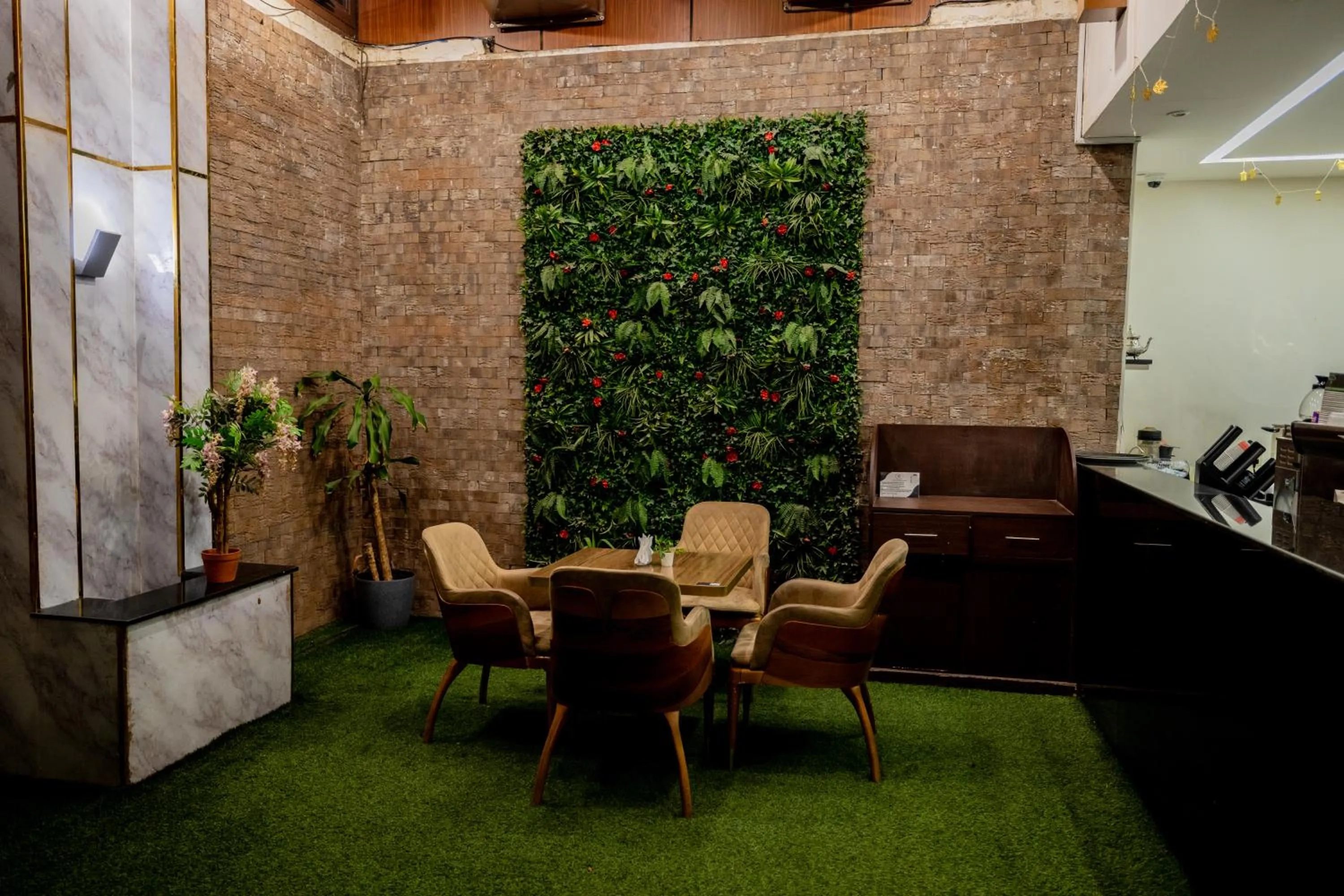 Mora Hotel By Pioneer