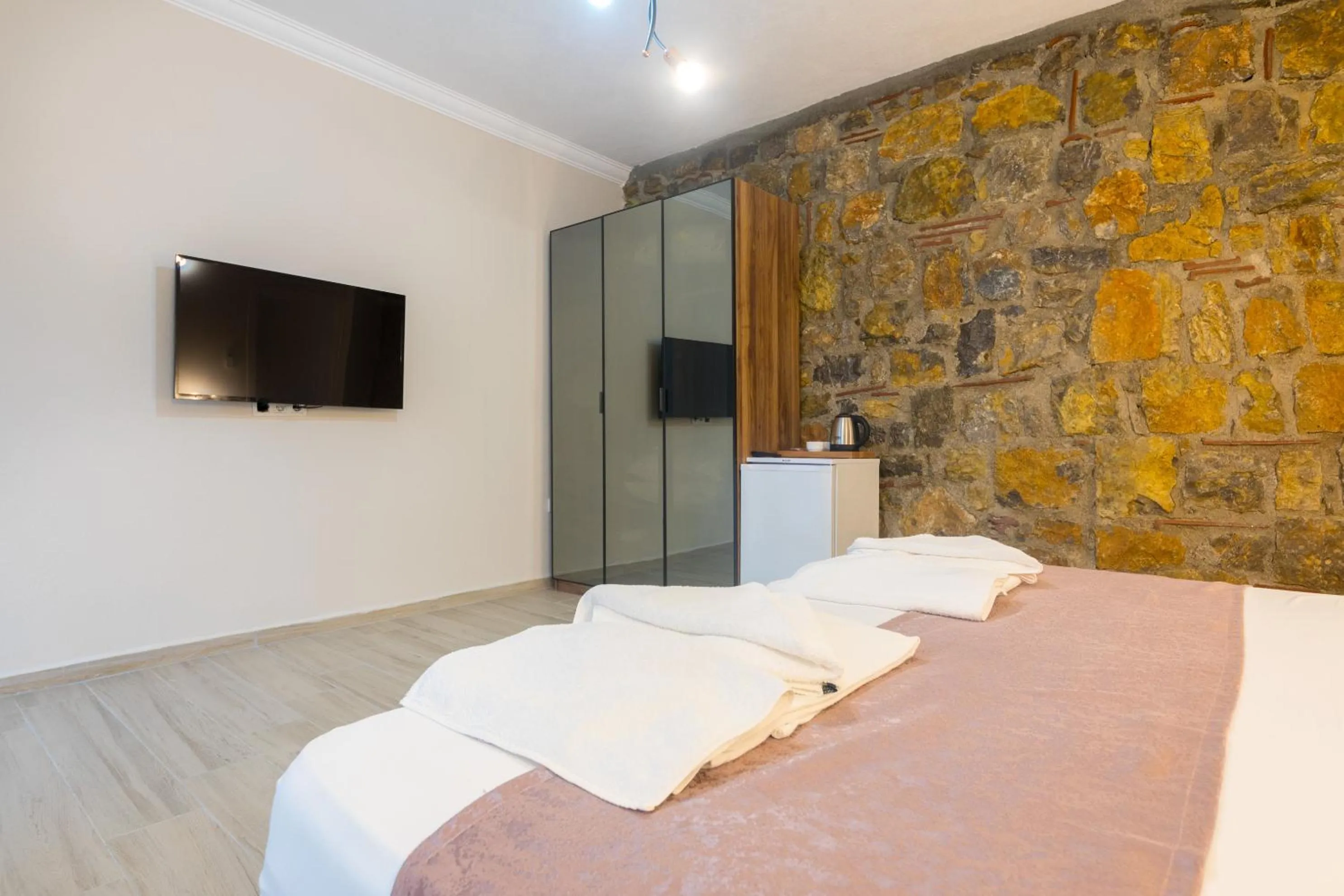 Photo of the whole room, Bed in Selimiye Lime Garden