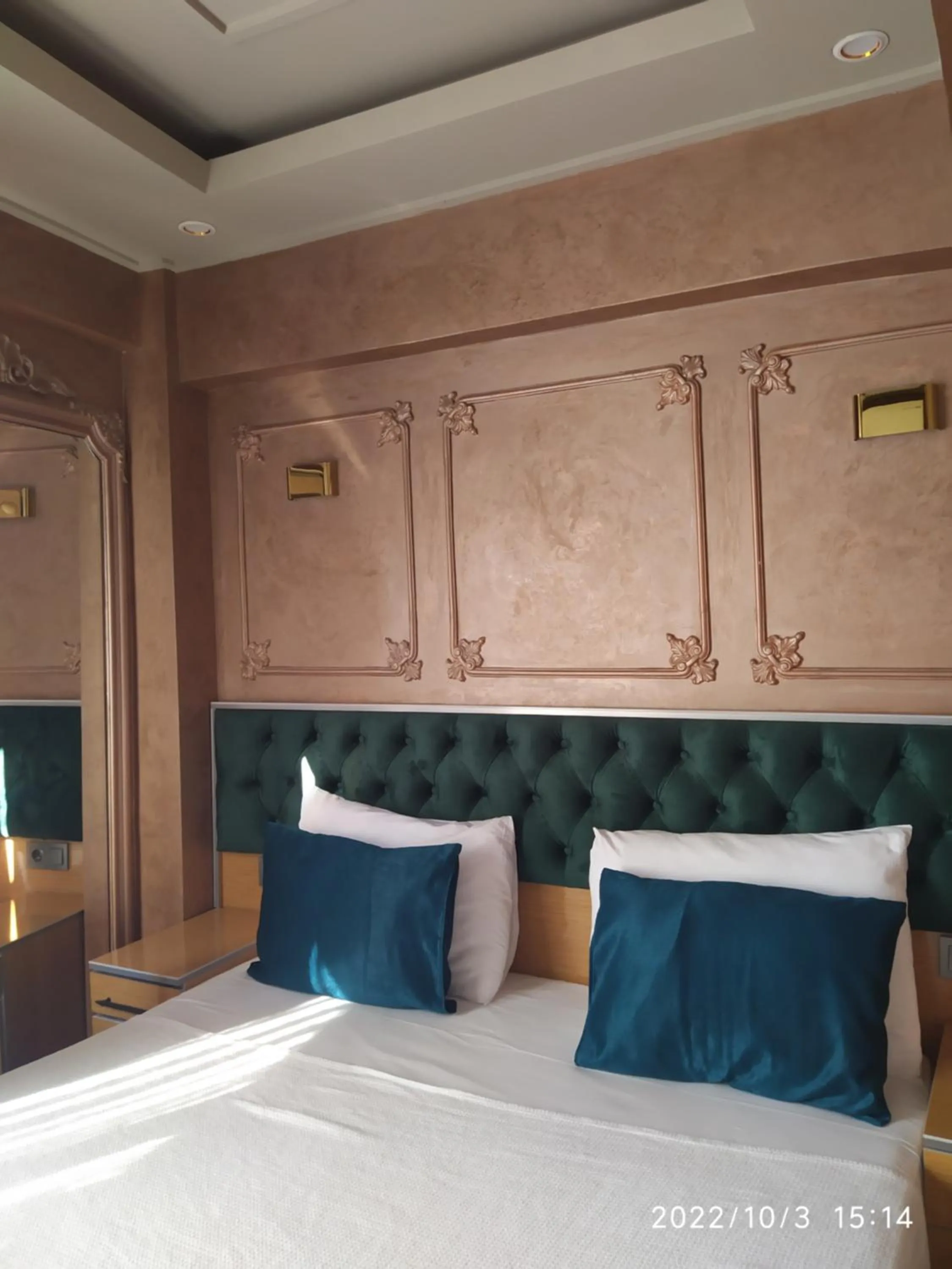 Seating area, Bed in THE MOSS Hotel