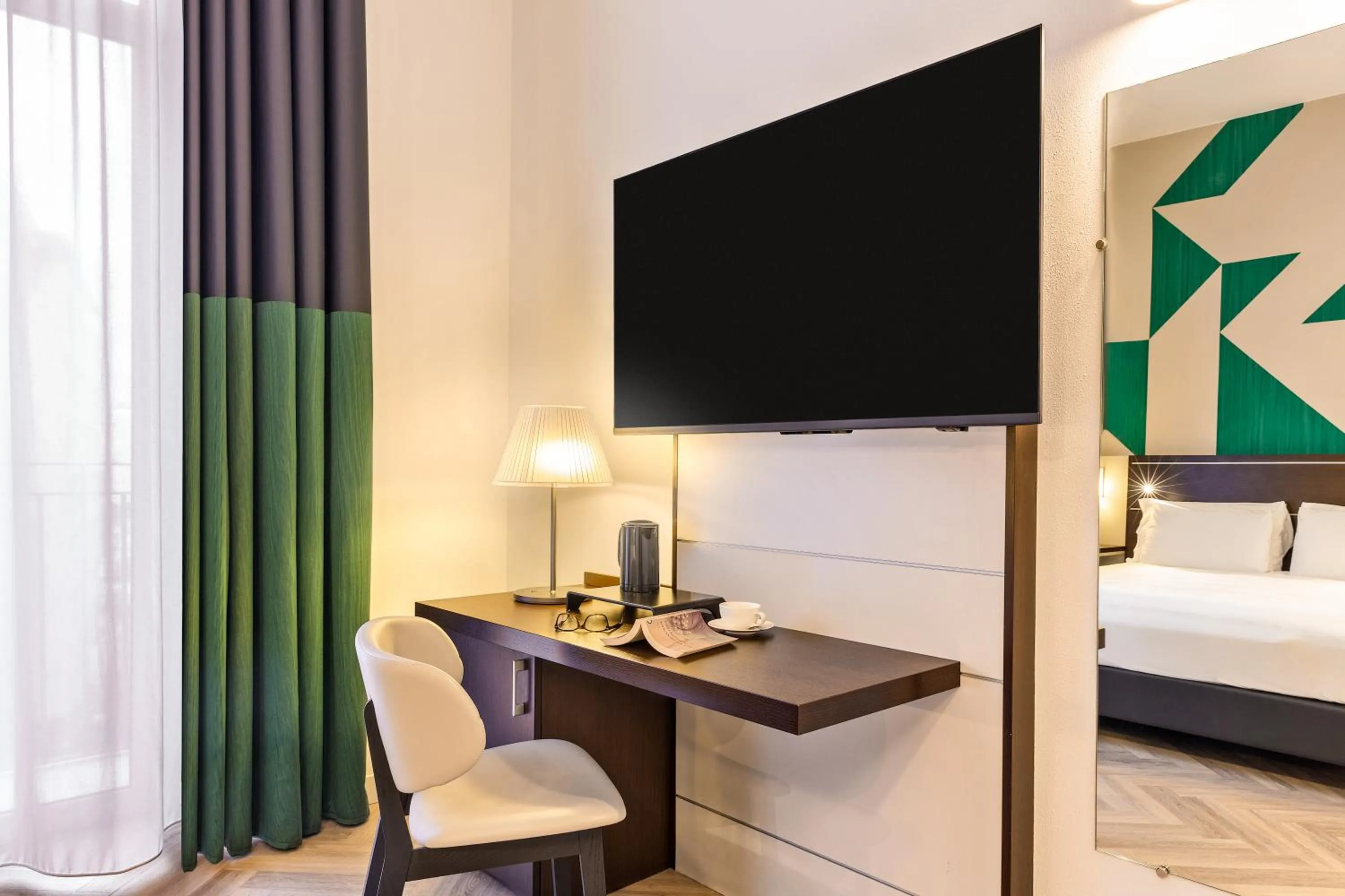 Coffee/tea facilities, Bed in Mercure Napoli Centro Angioino