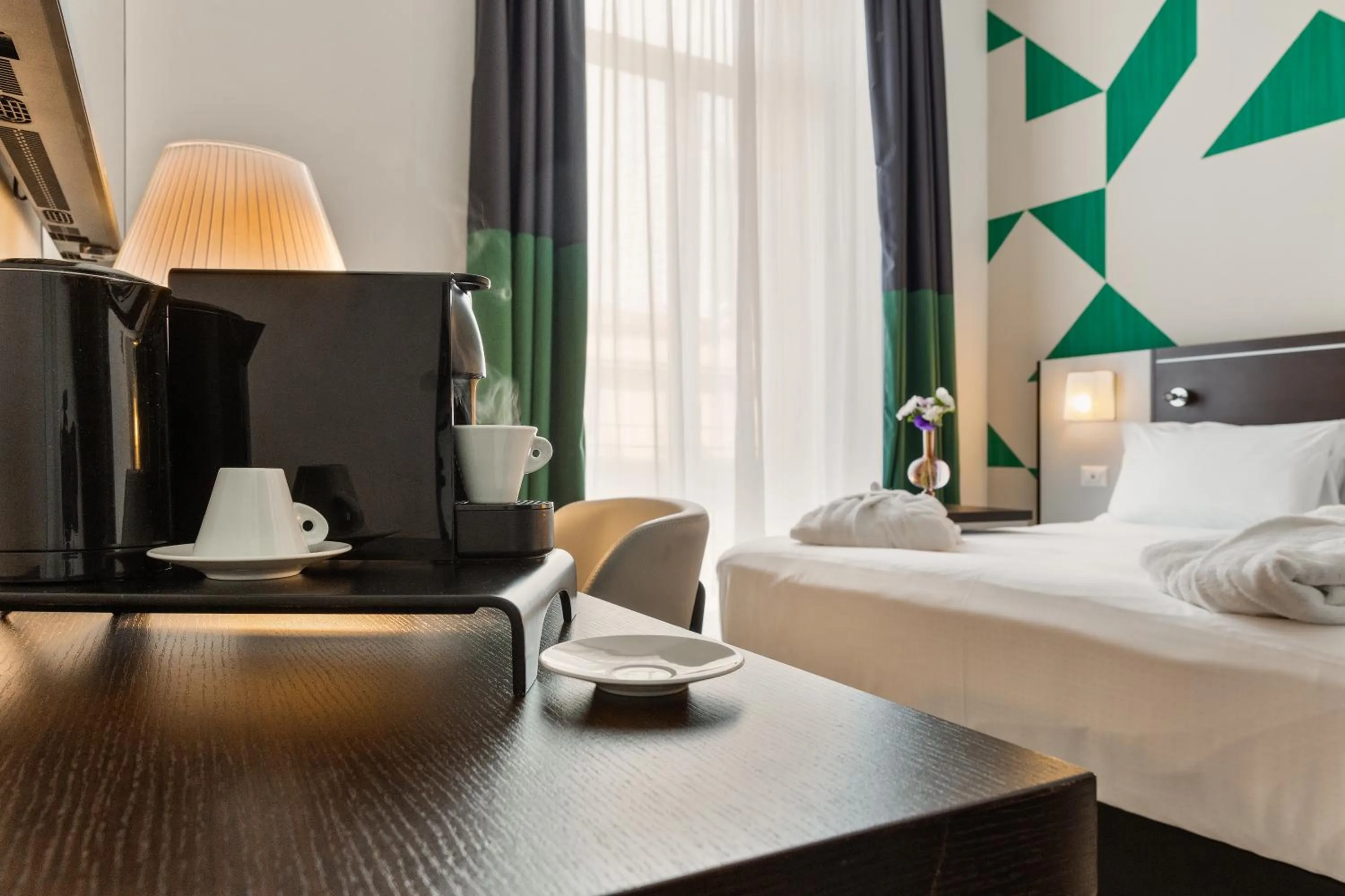 Coffee/tea facilities, Bed in Mercure Napoli Centro Angioino