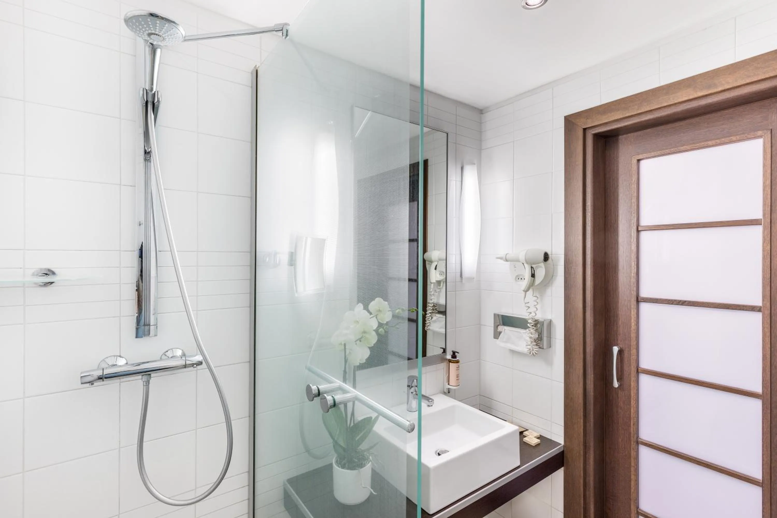 Shower in Mercure Napoli Centro Angioino