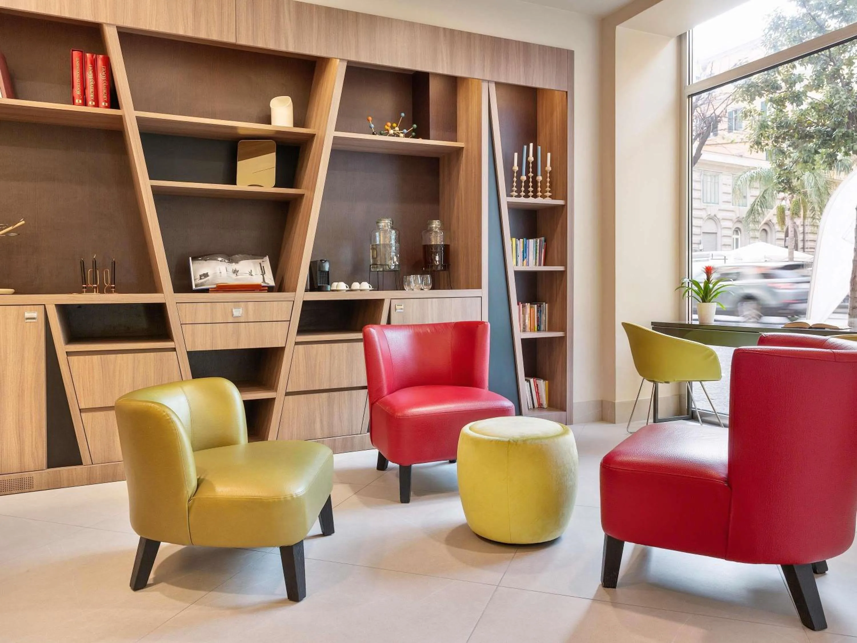 Lounge or bar in Mercure Napoli Centro Angioino