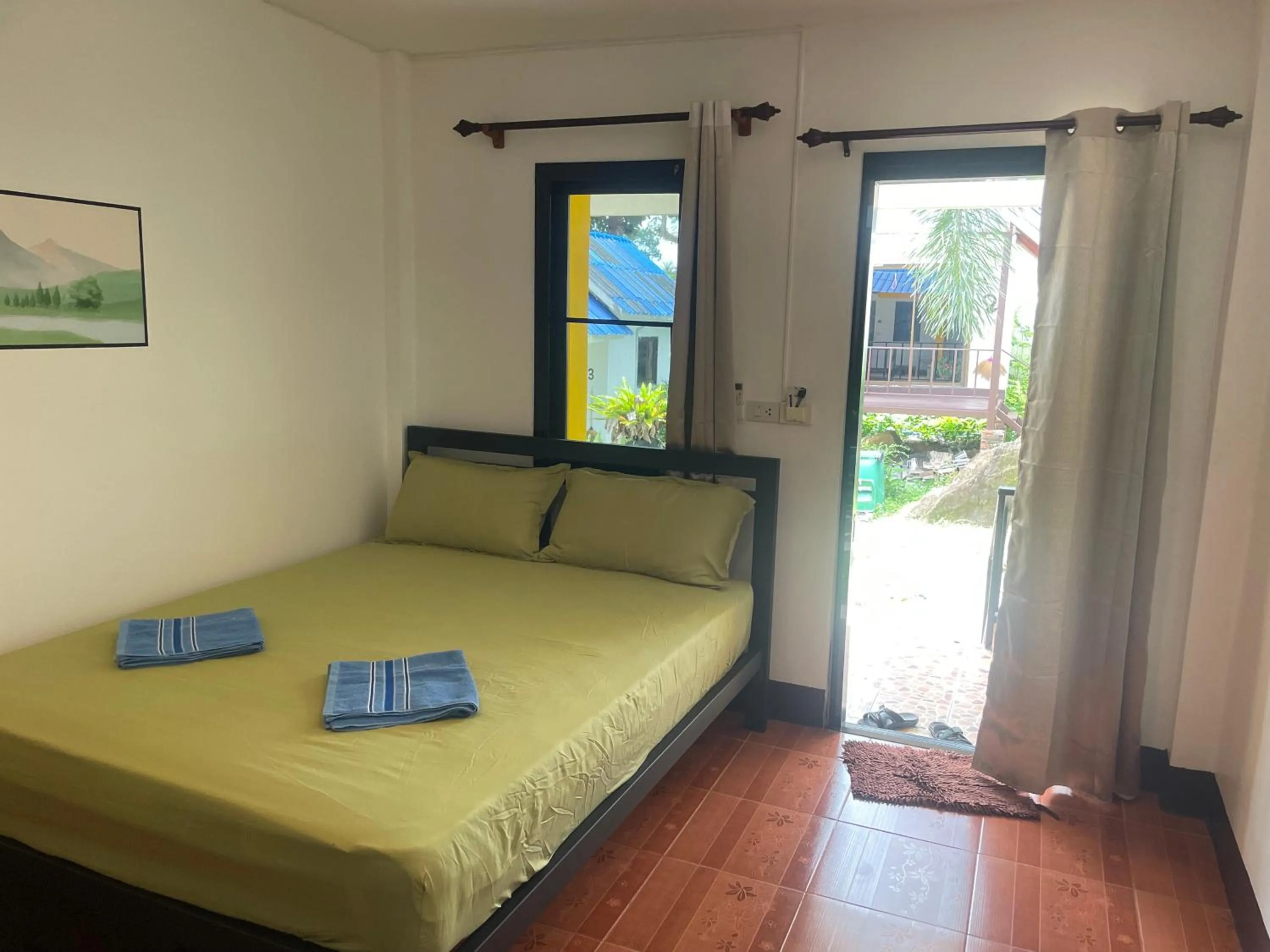 Bedroom, Bed in Lonely Beach Pool Resort