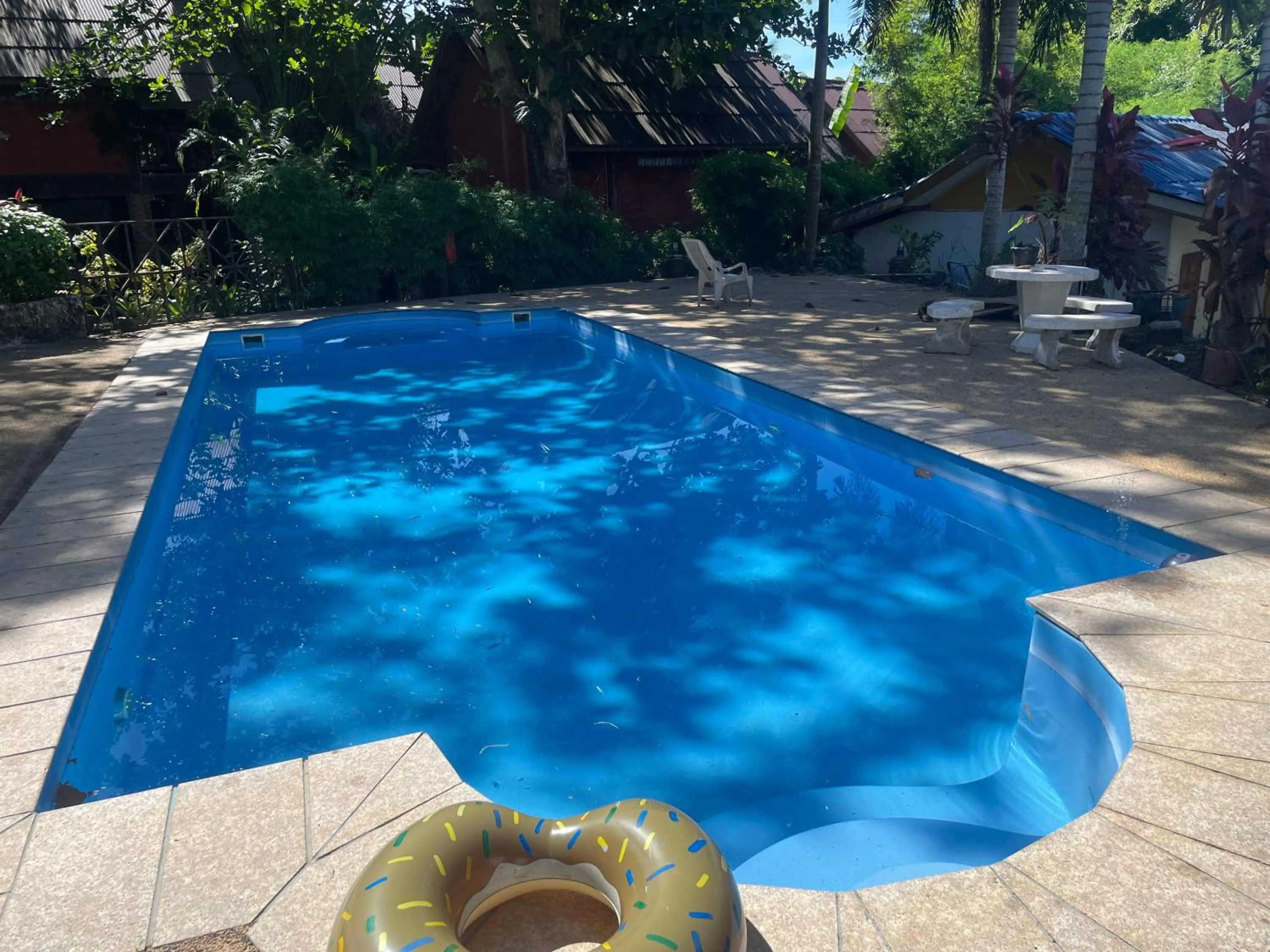 Swimming pool in Lonely Beach Pool Resort