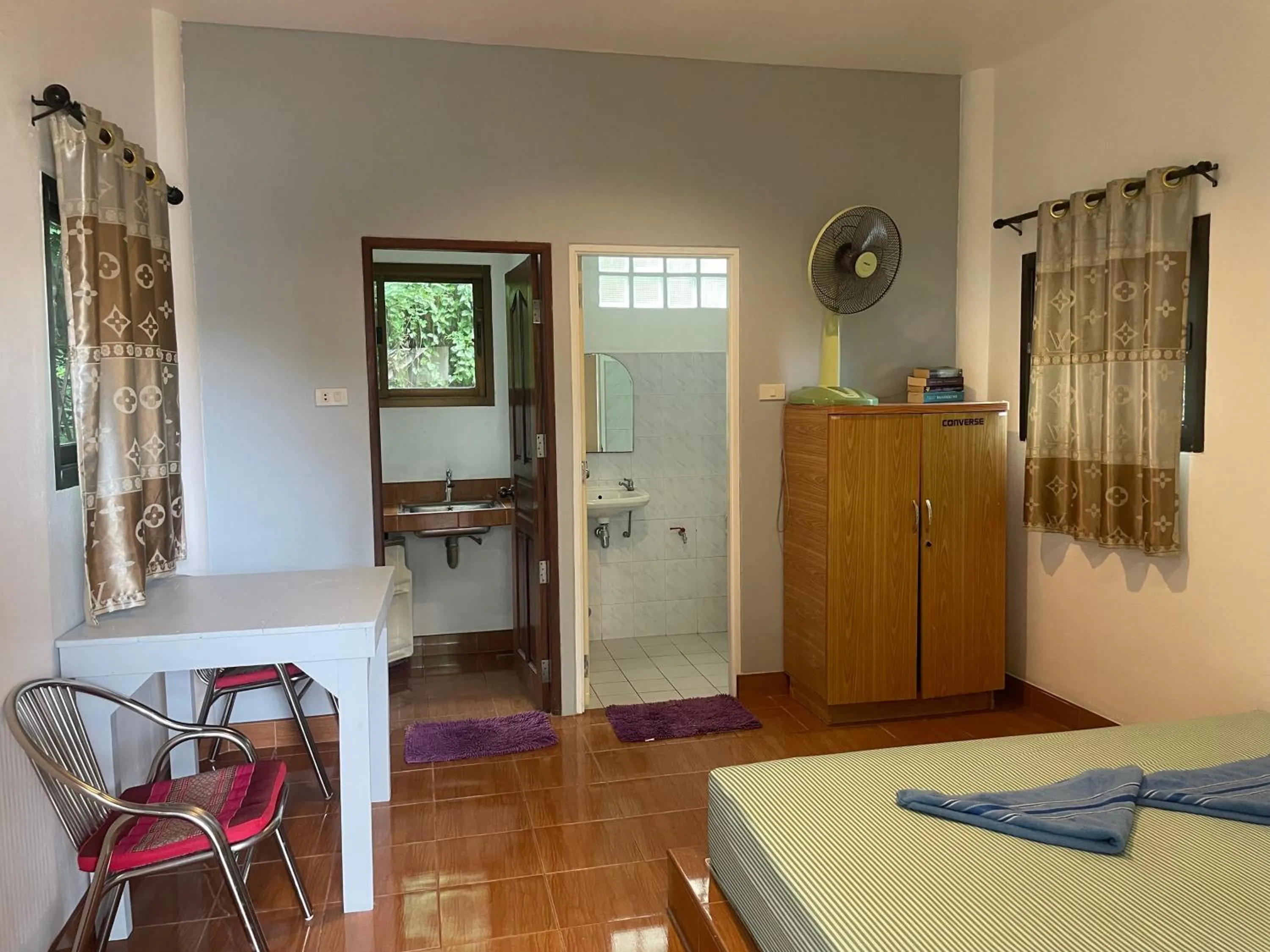 Property building in Lonely Beach Pool Resort