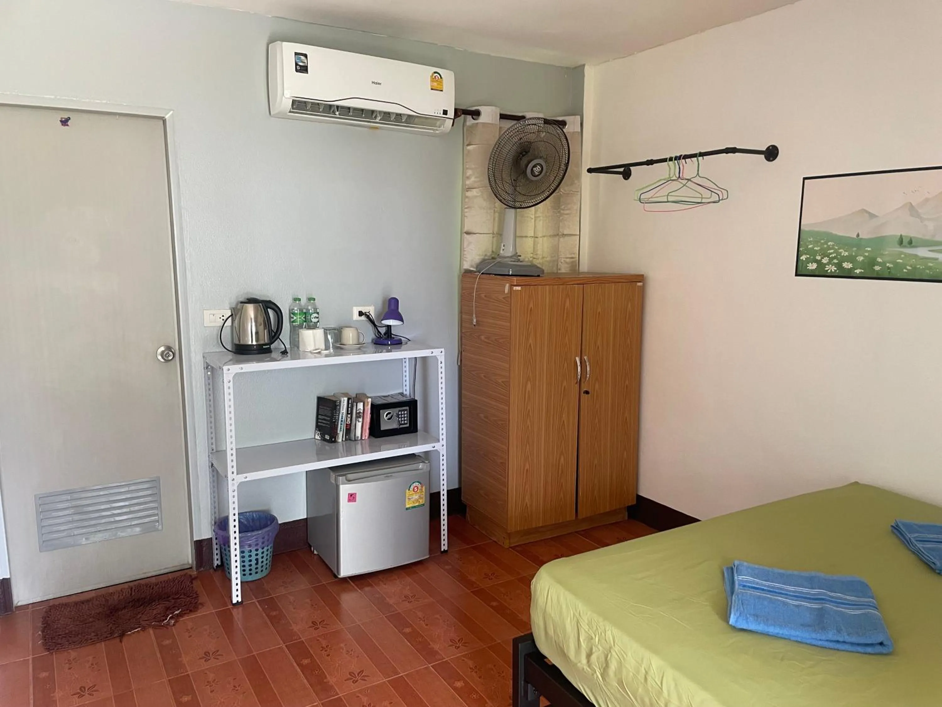 Bedroom, Bed in Lonely Beach Pool Resort
