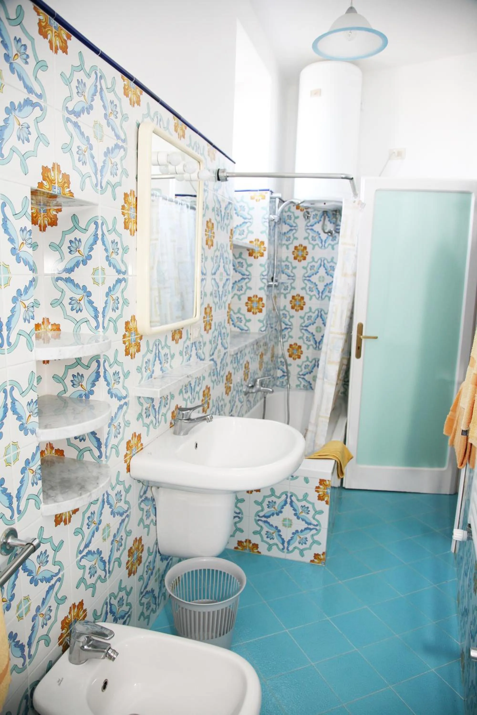 Shower in Hotel Carmencita