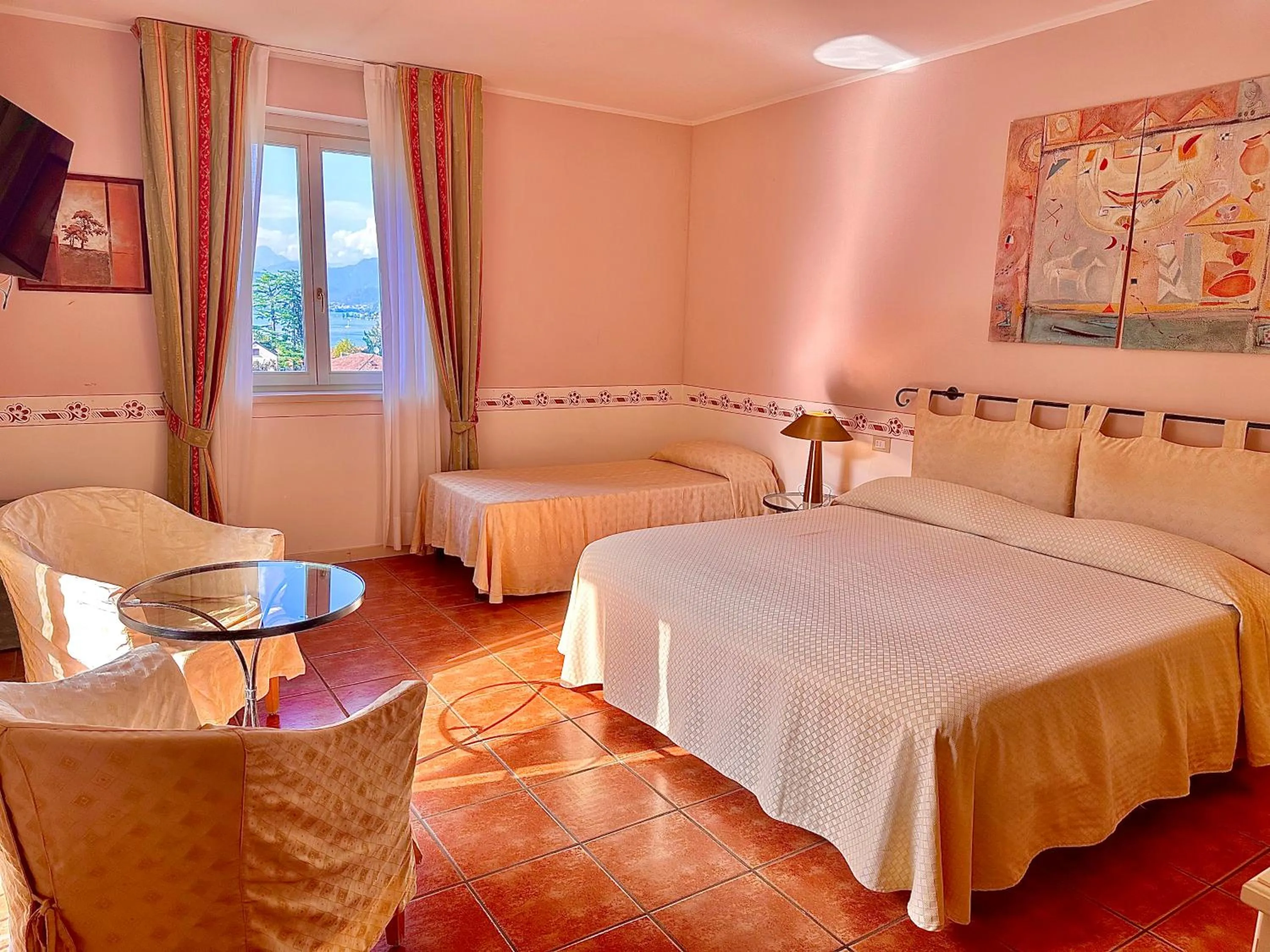 Bedroom, Bed in Caroline Hotel