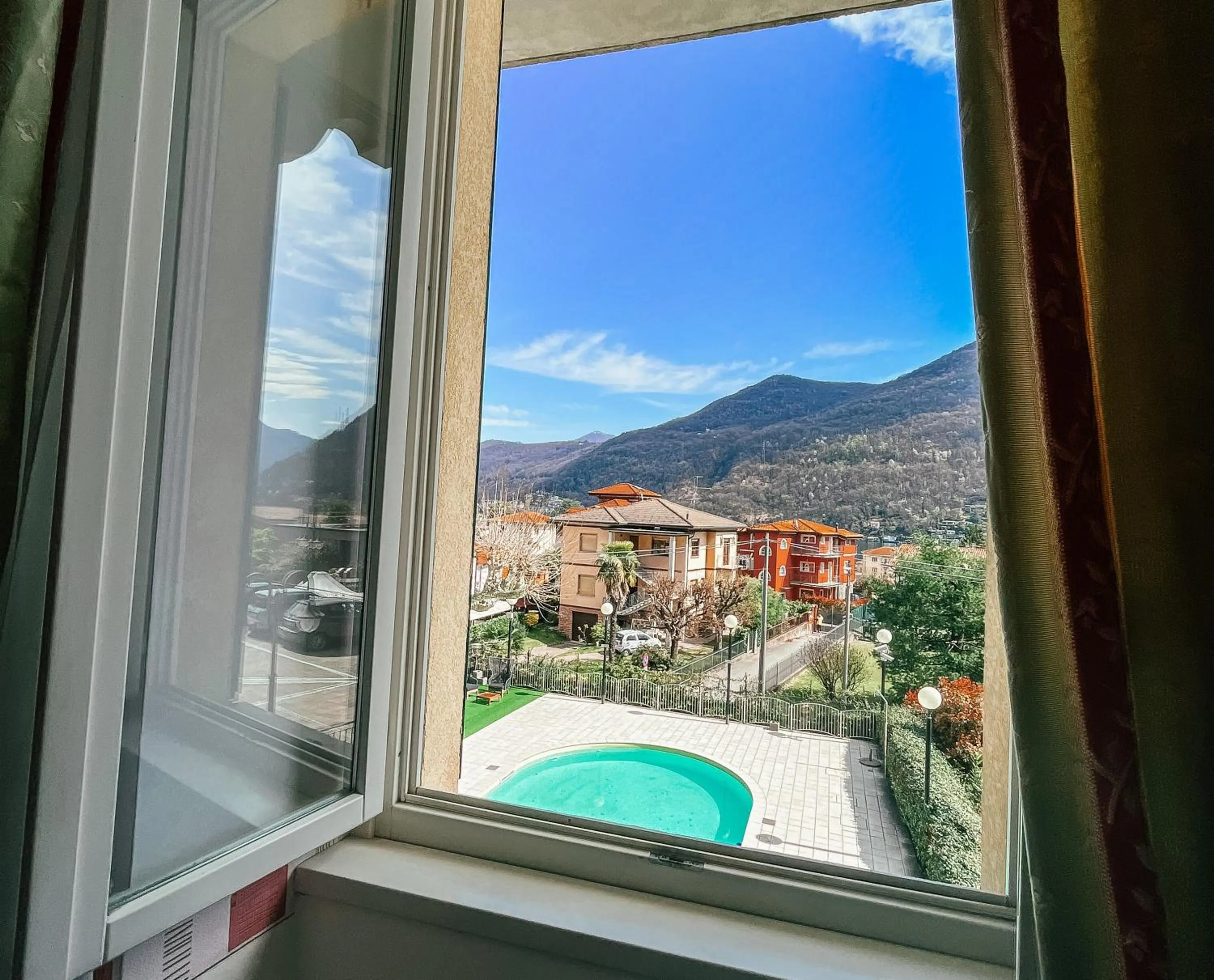 Swimming pool in Caroline Hotel
