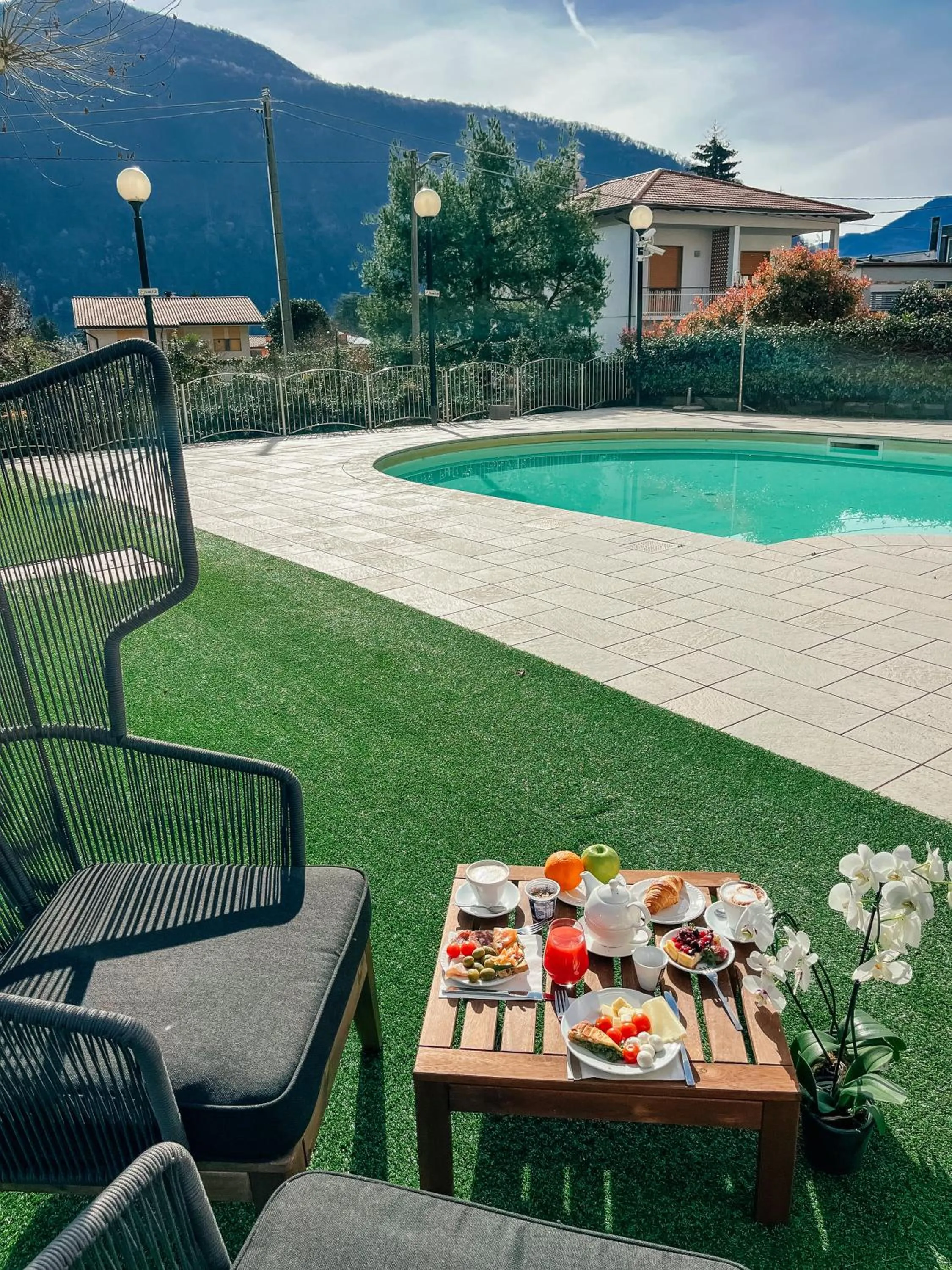 Swimming pool in Caroline Hotel