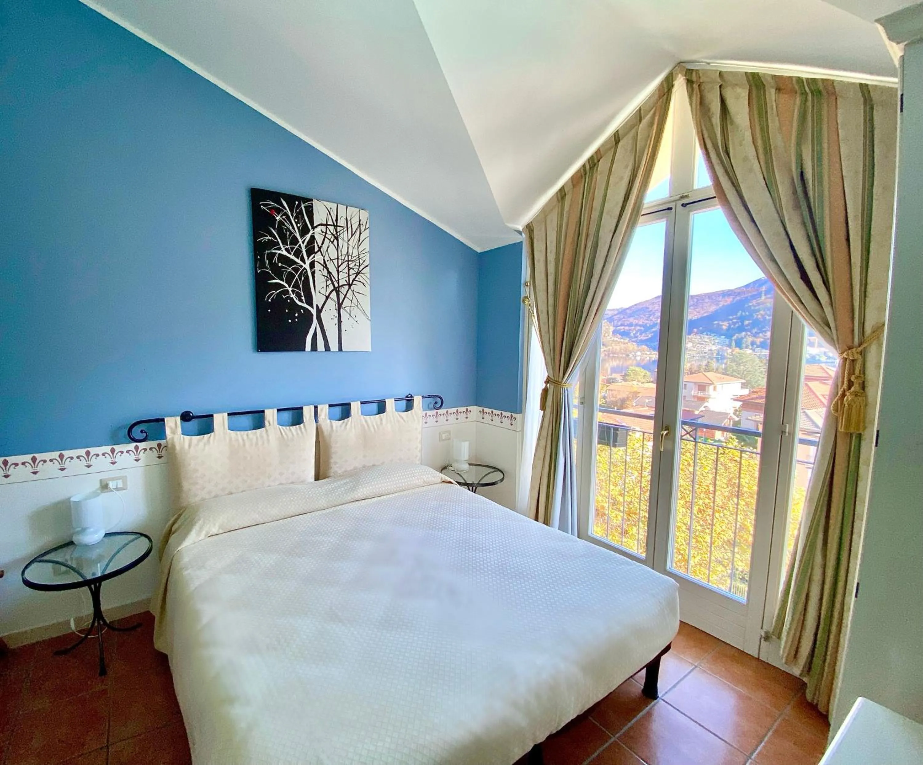 Bed in Caroline Hotel