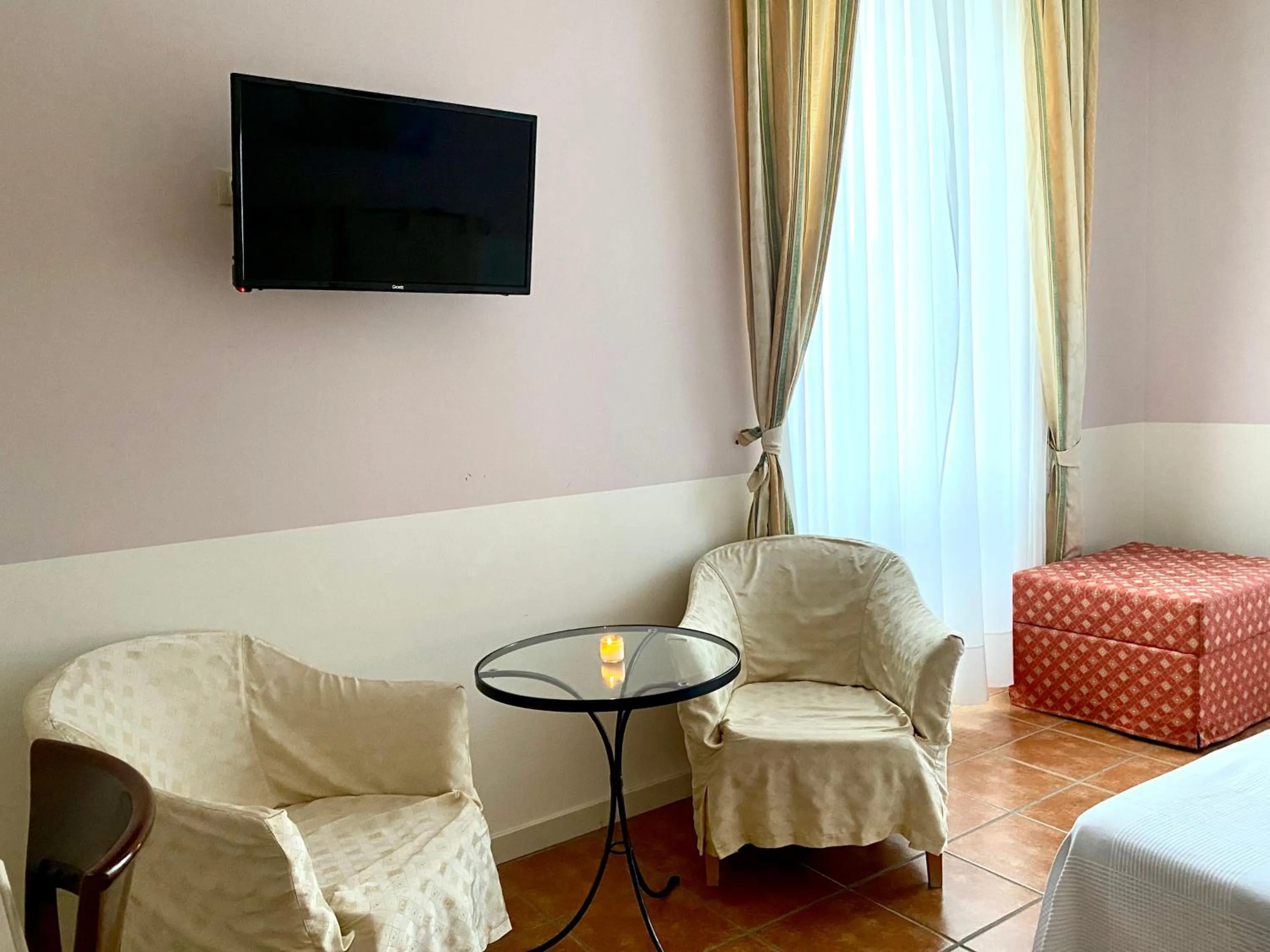 Bed in Caroline Hotel