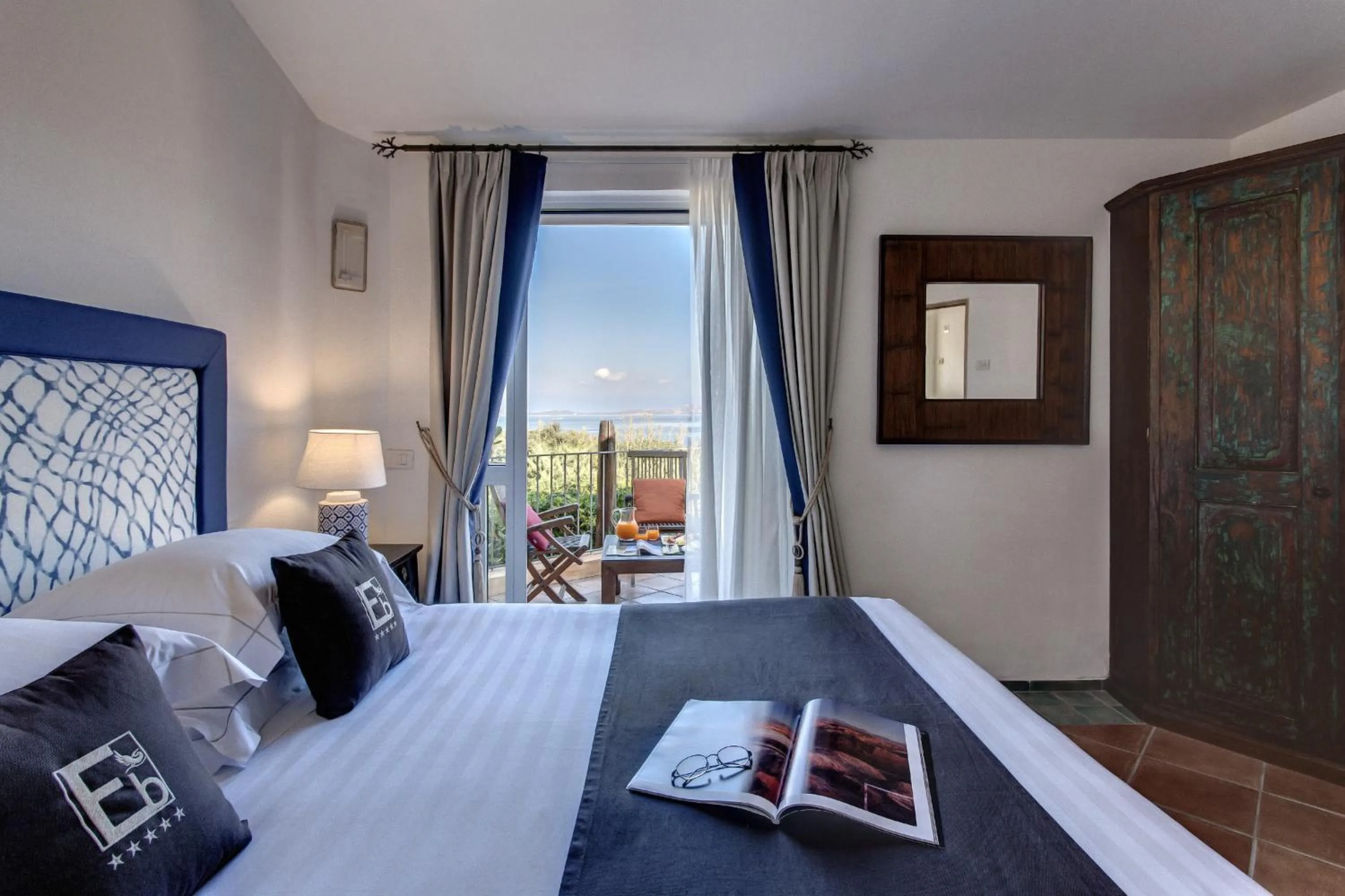 Sea view, Bed in L'Ea Bianca Luxury Resort