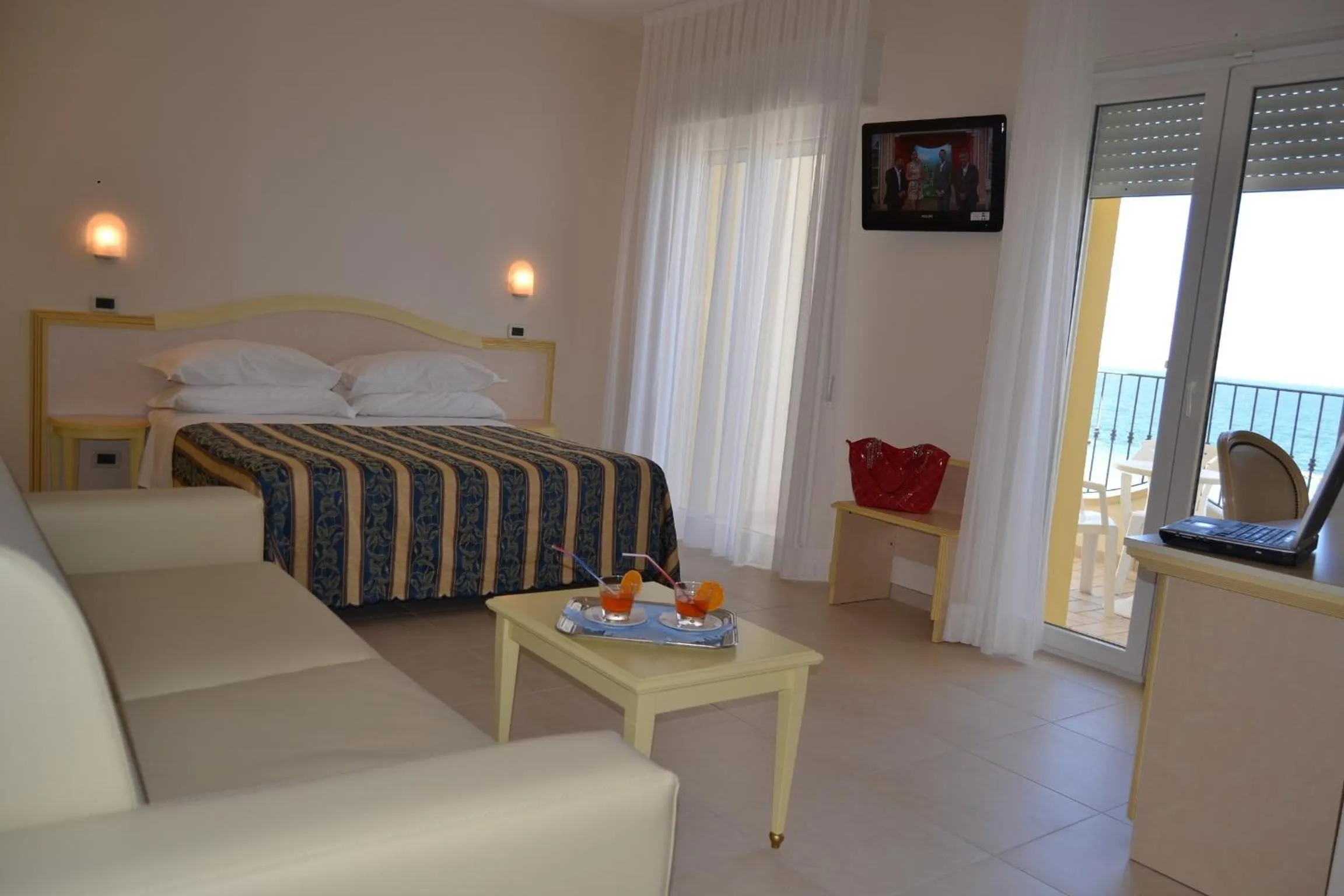 Bedroom, Bed in Hotel Zeus