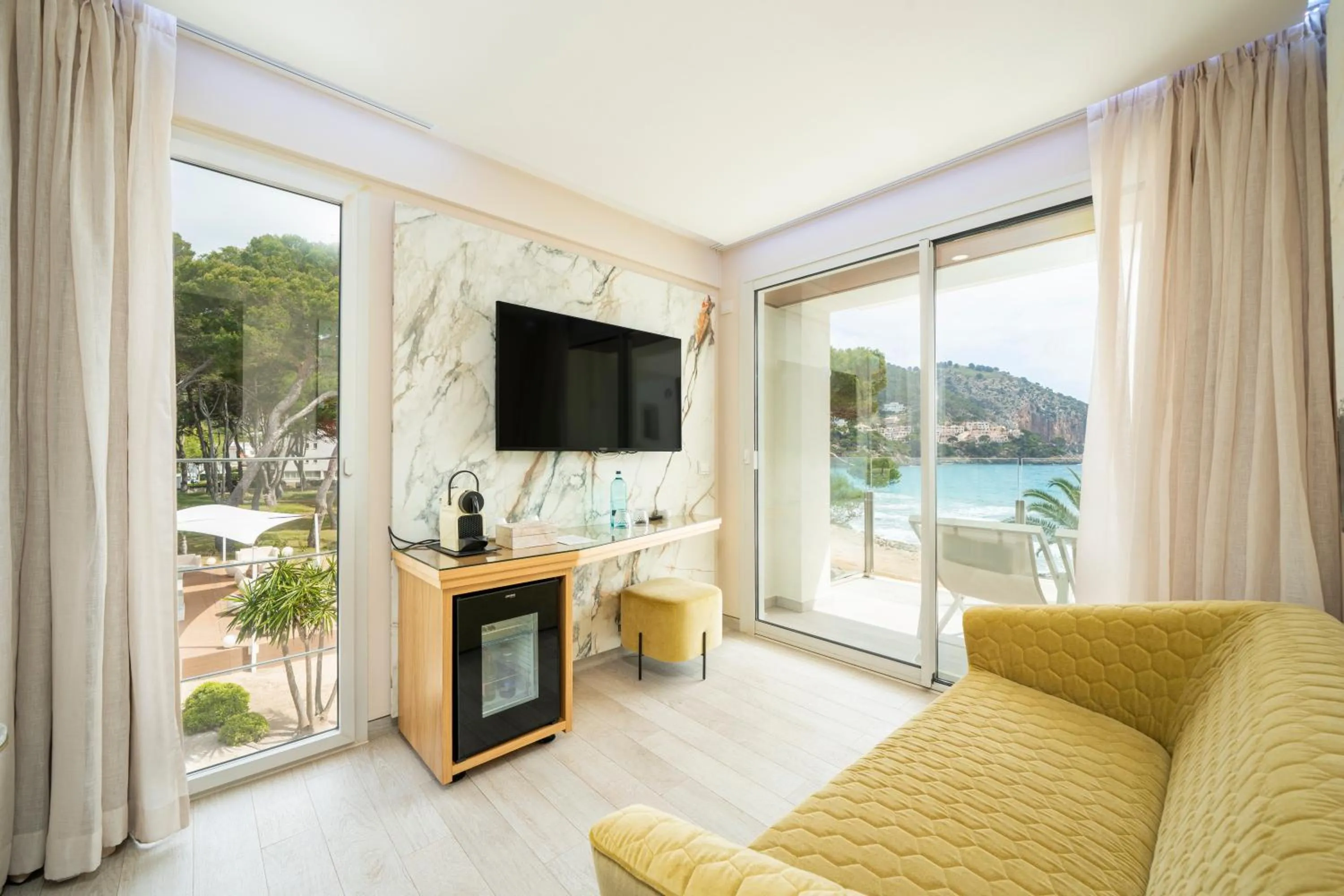 Communal lounge/ TV room in Melbeach Hotel & Spa - Adults Only