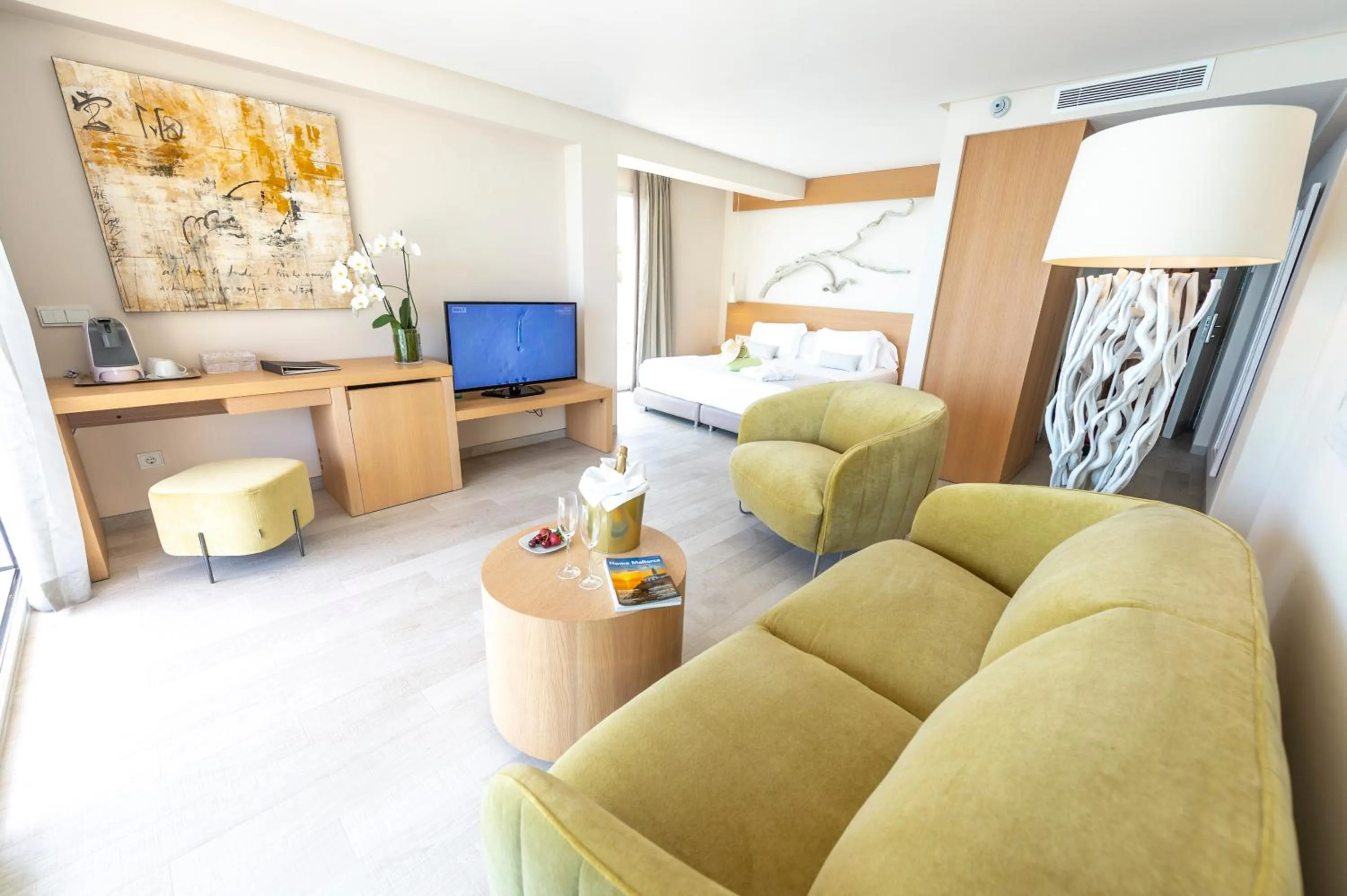 Living room, Bed in Melbeach Hotel & Spa - Adults Only