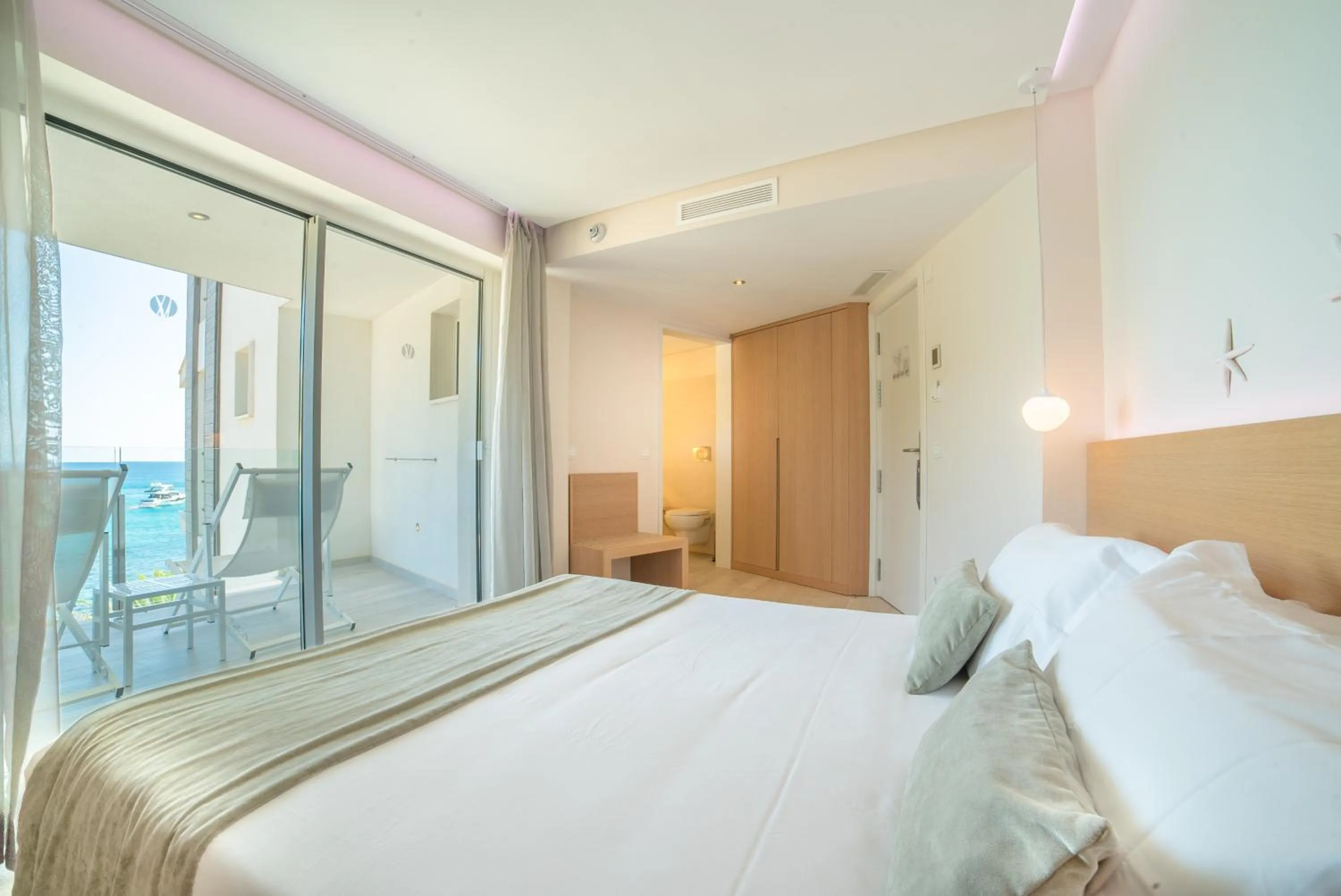 Bed in Melbeach Hotel & Spa - Adults Only