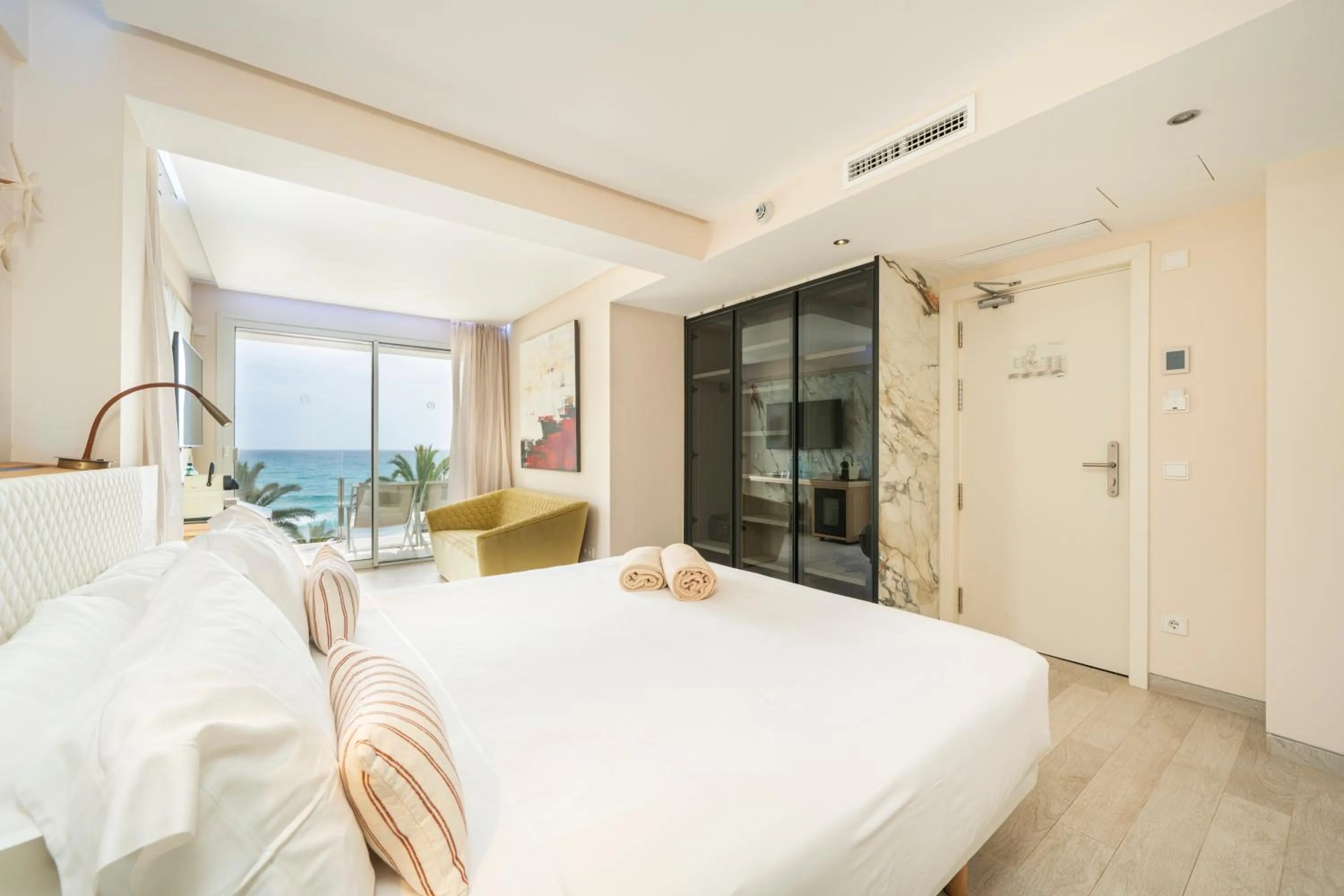 Bed in Melbeach Hotel & Spa - Adults Only