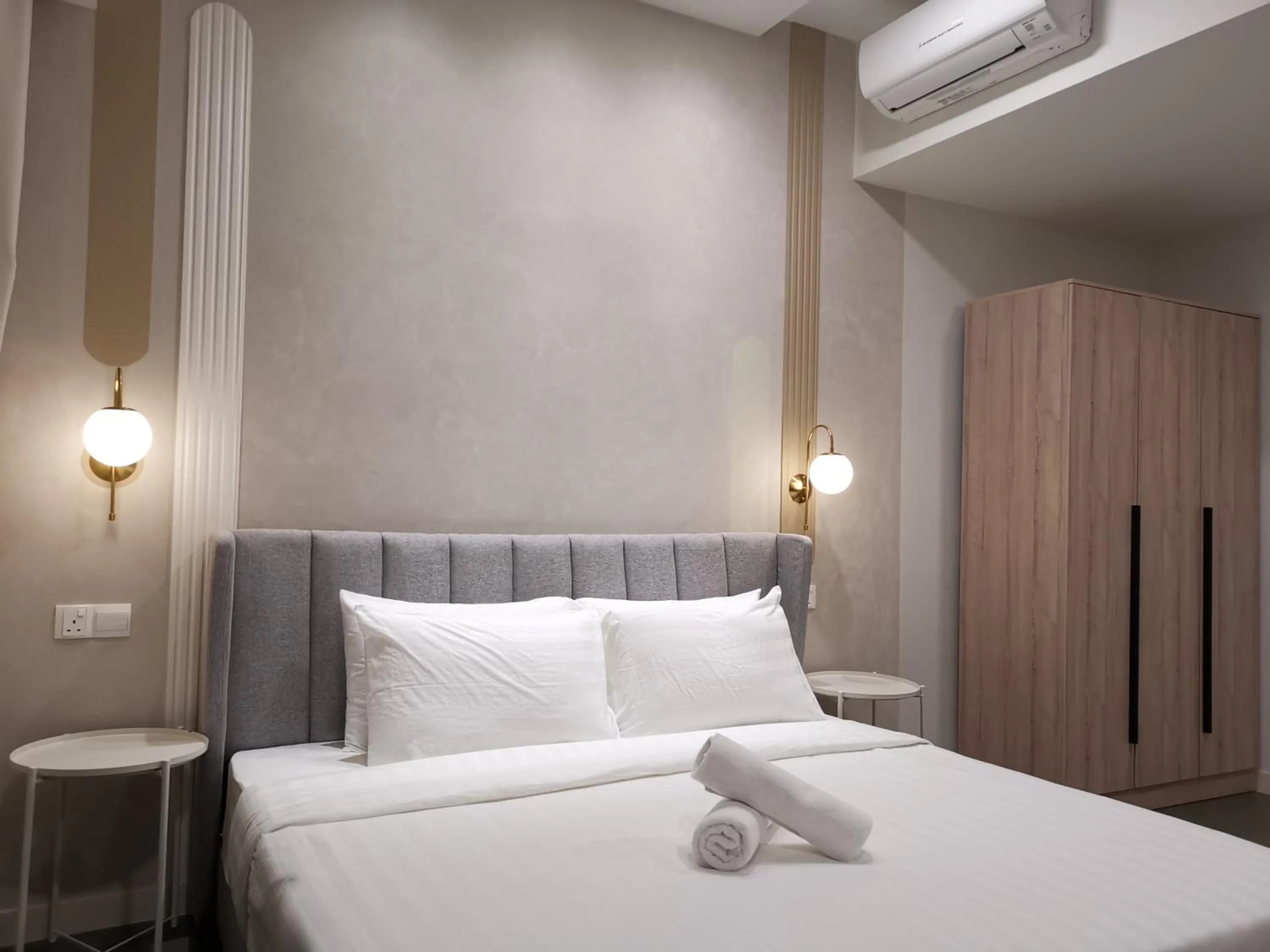 Bed in The Ooak Suites and Residence@ Kiara 163