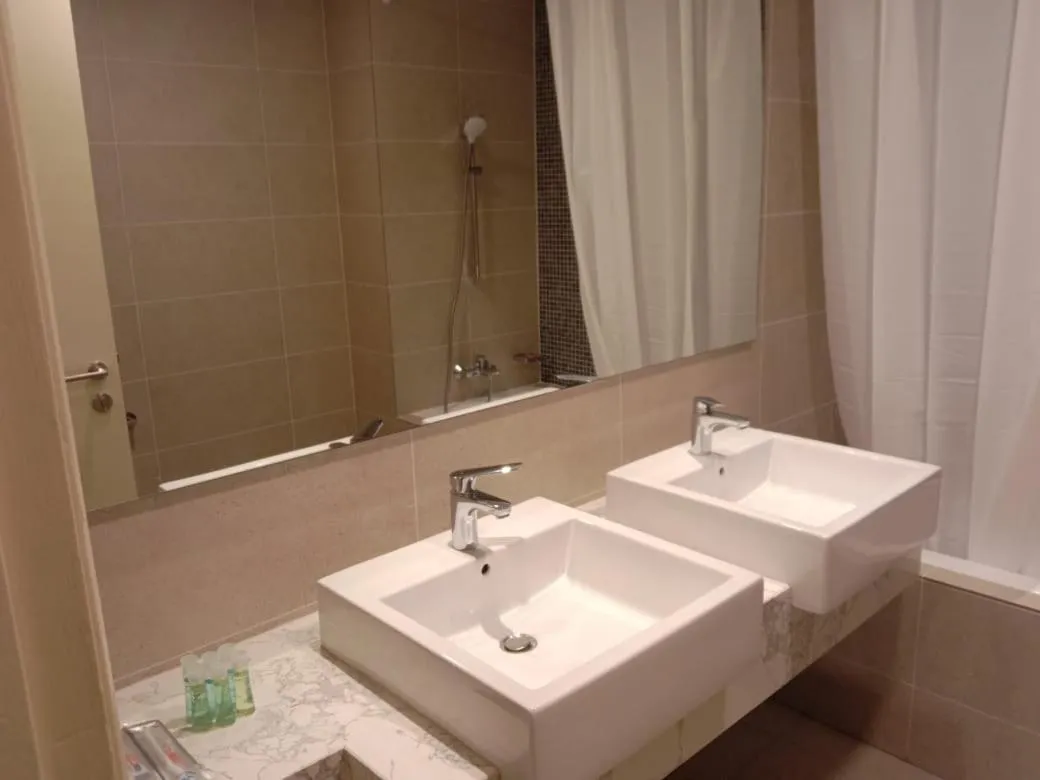 The Ooak Suites and Residence@ Kiara 163