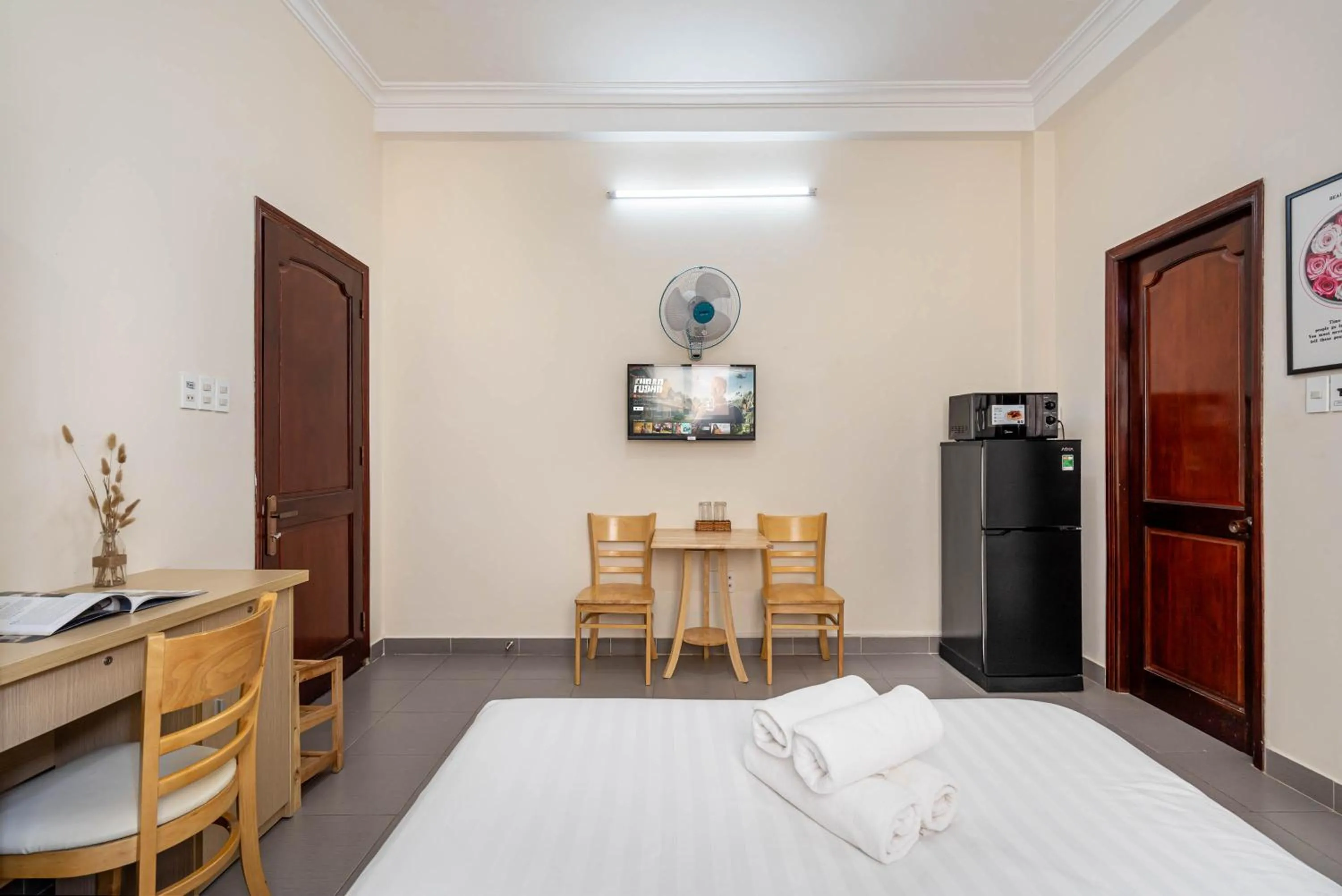 Seating area, Bed in We Home Nguyen Trai