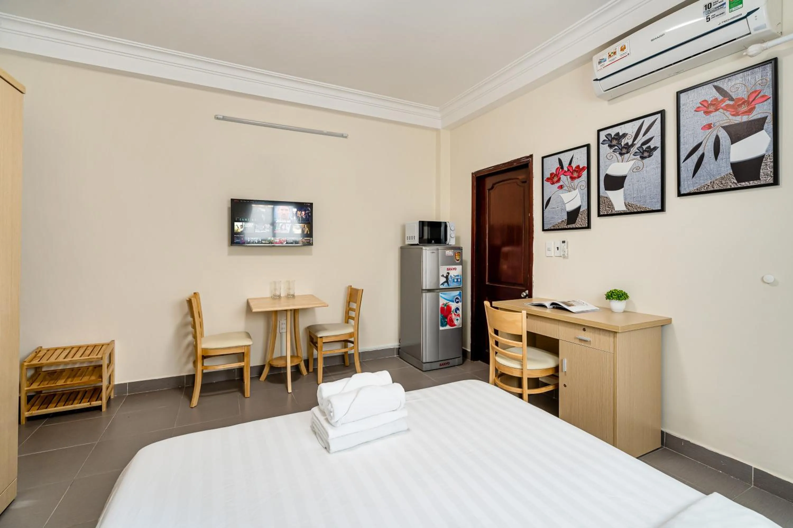 Property building, Bed in We Home Nguyen Trai