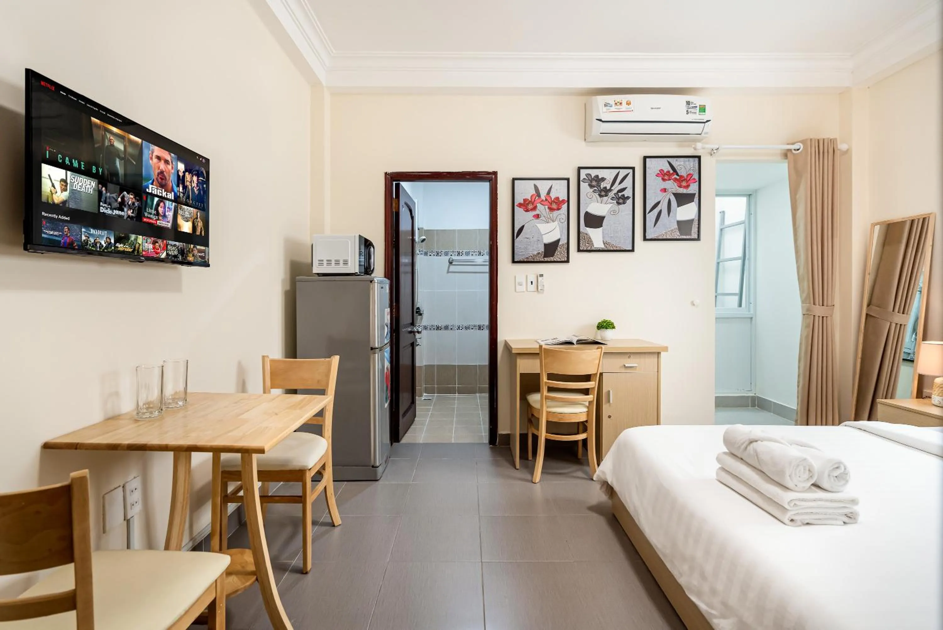 Swimming pool, Bed in We Home Nguyen Trai