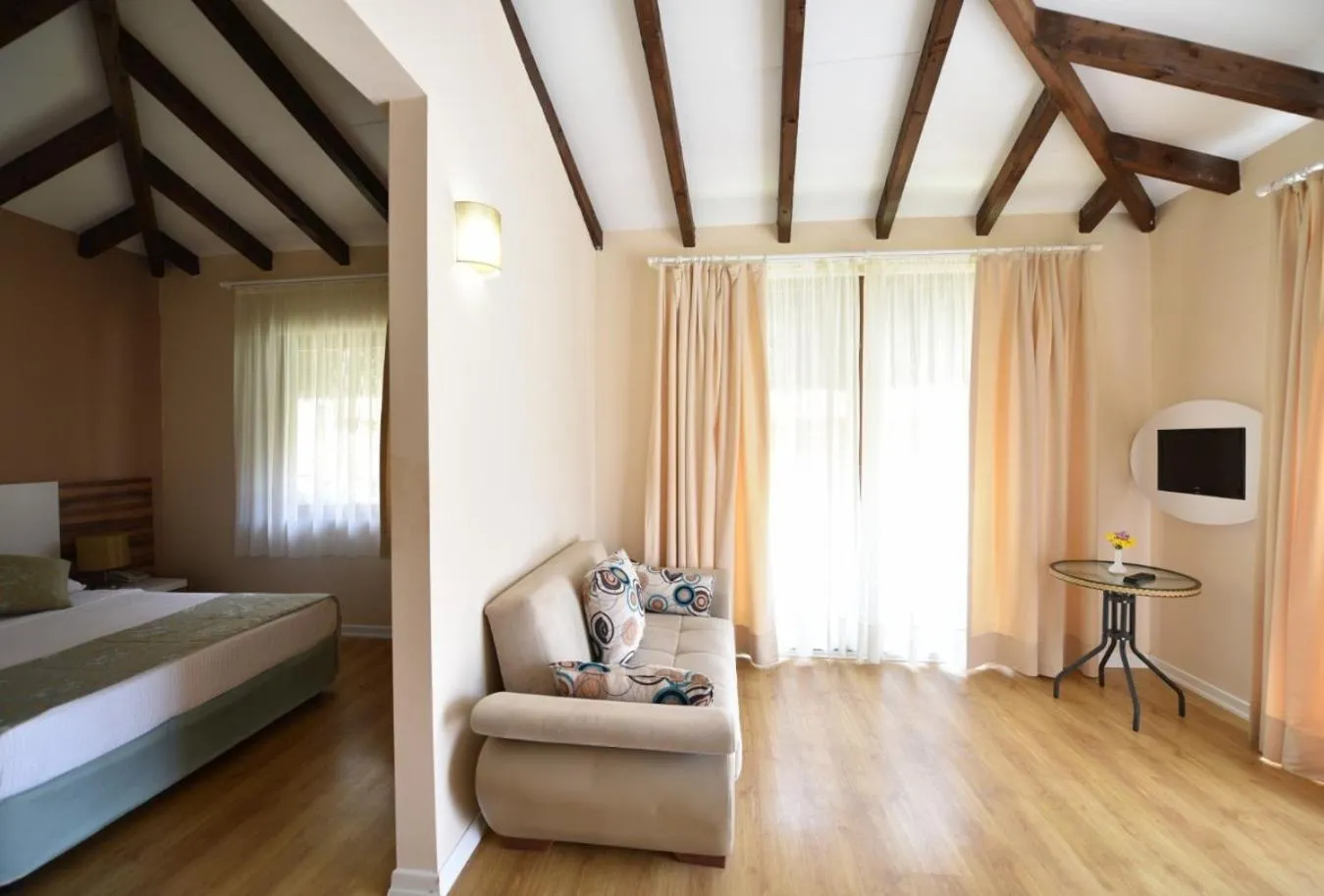 Bed in Sahra Su Holiday Village & SPA