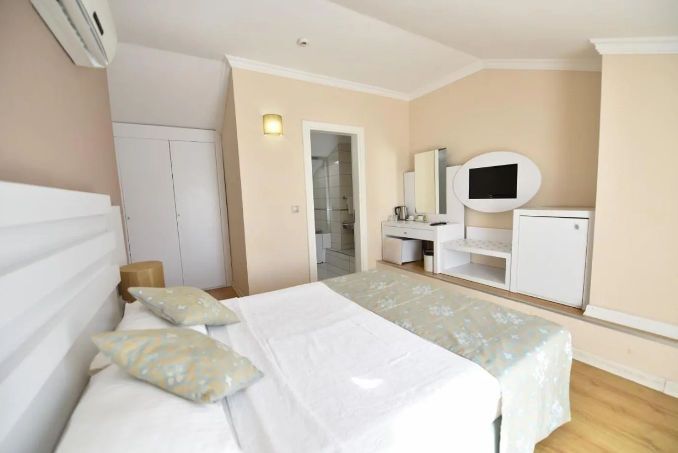 Bed in Sahra Su Holiday Village & SPA