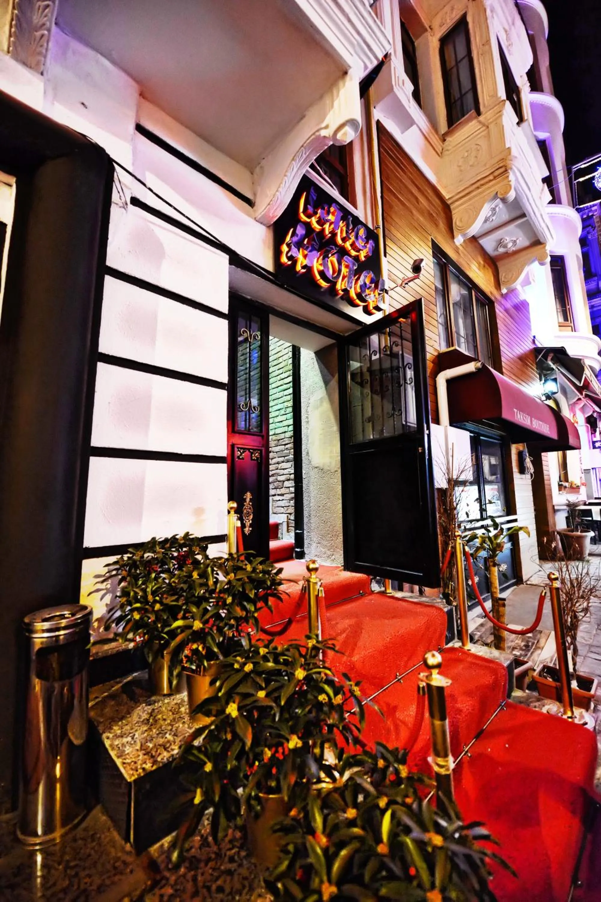 Facade/entrance in Letter Hotel