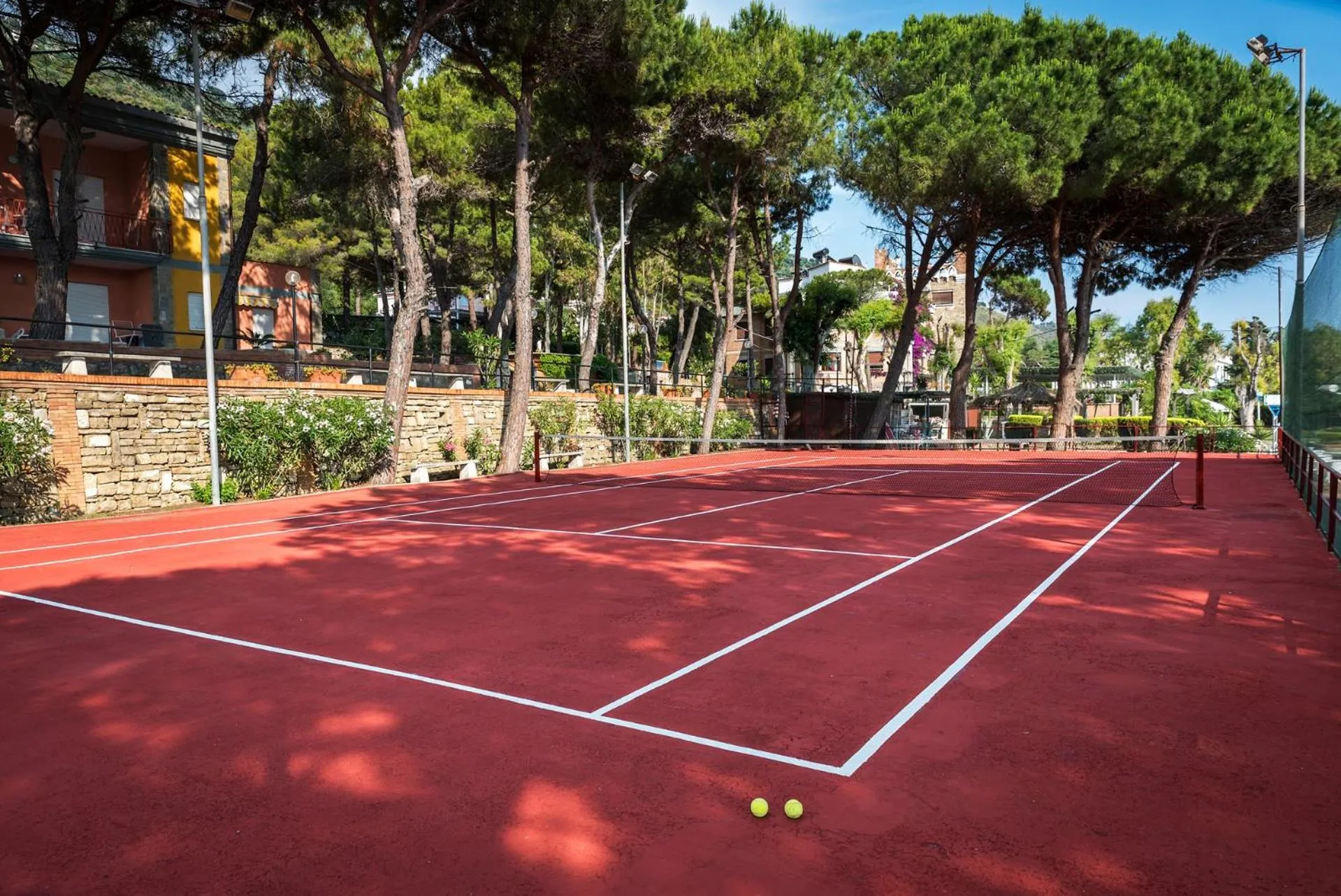 Tennis court in Villa Sarina