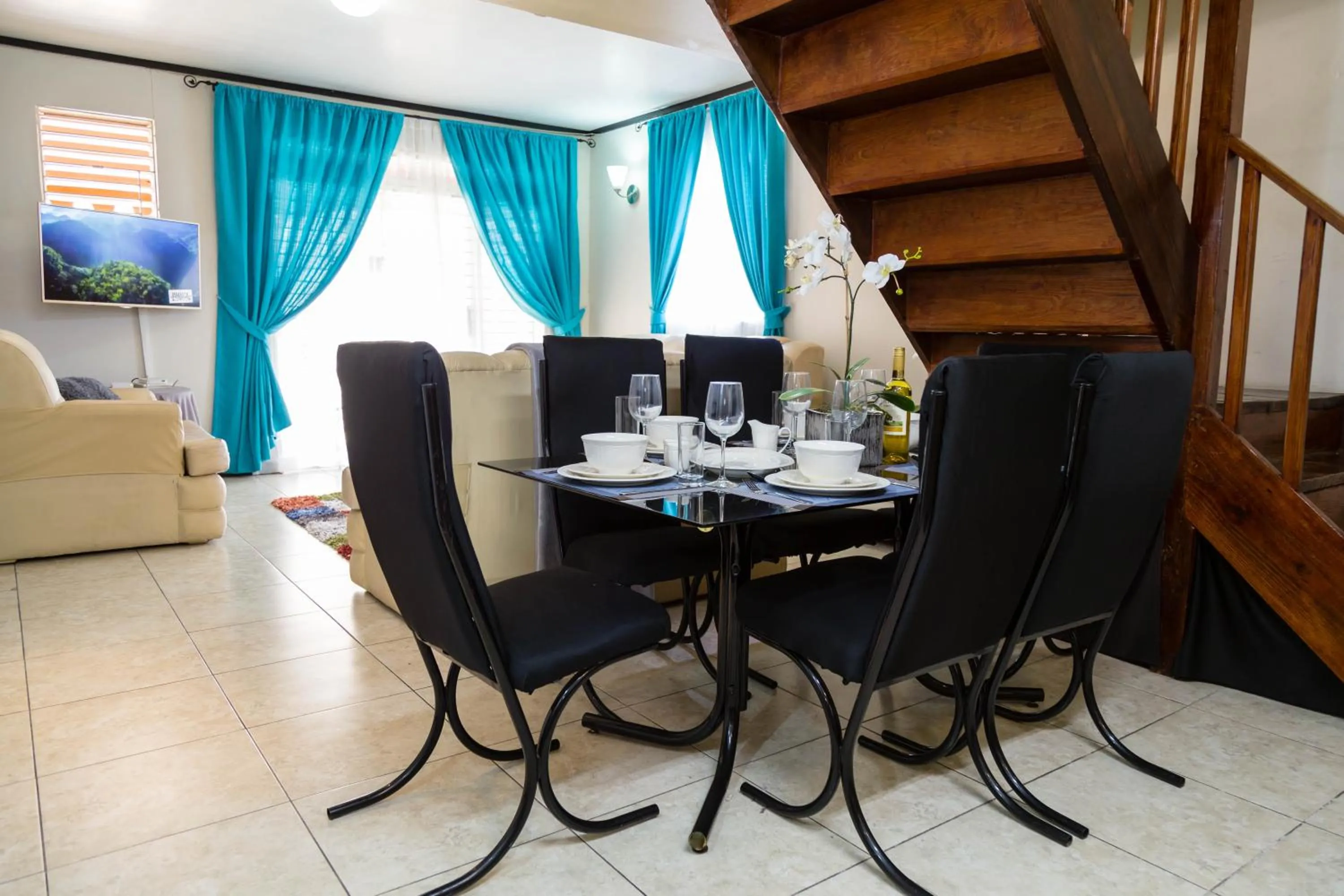 Dining area in Sweet Kensville @ New Kingston