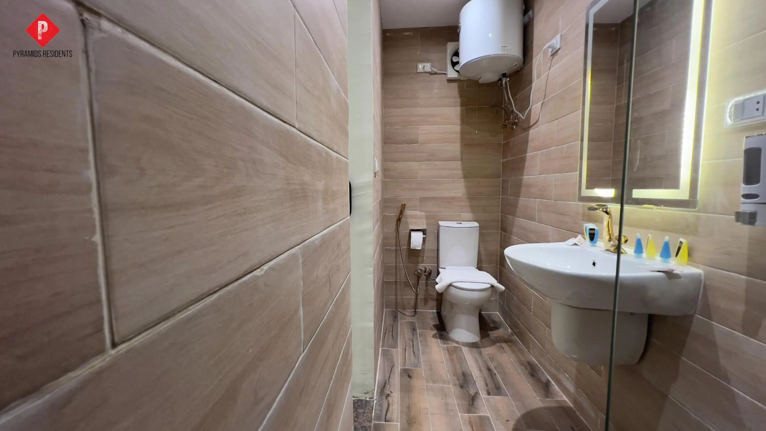 Shower in Pyramids View Guest House