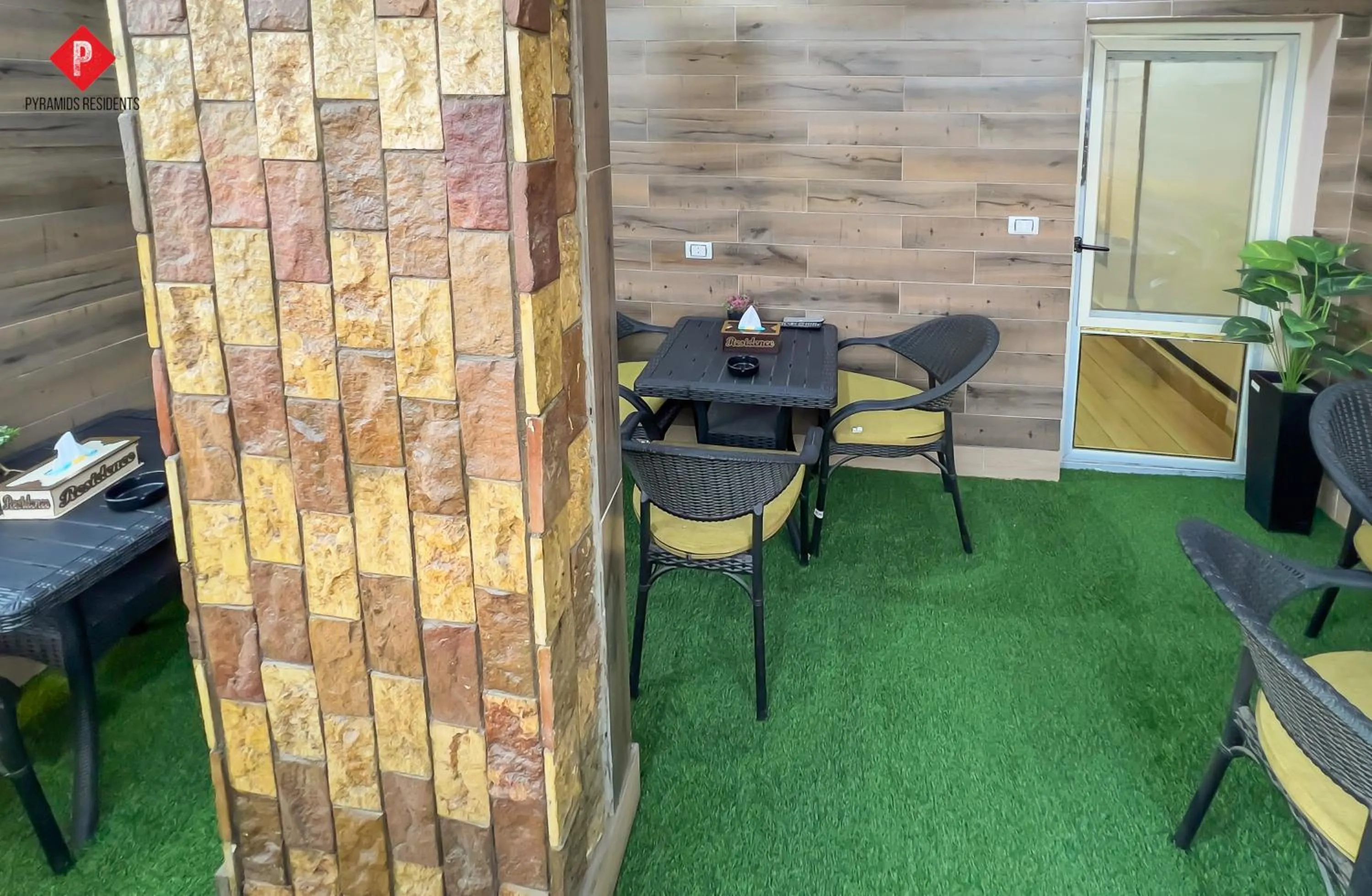 Restaurant/places to eat in Pyramids View Guest House