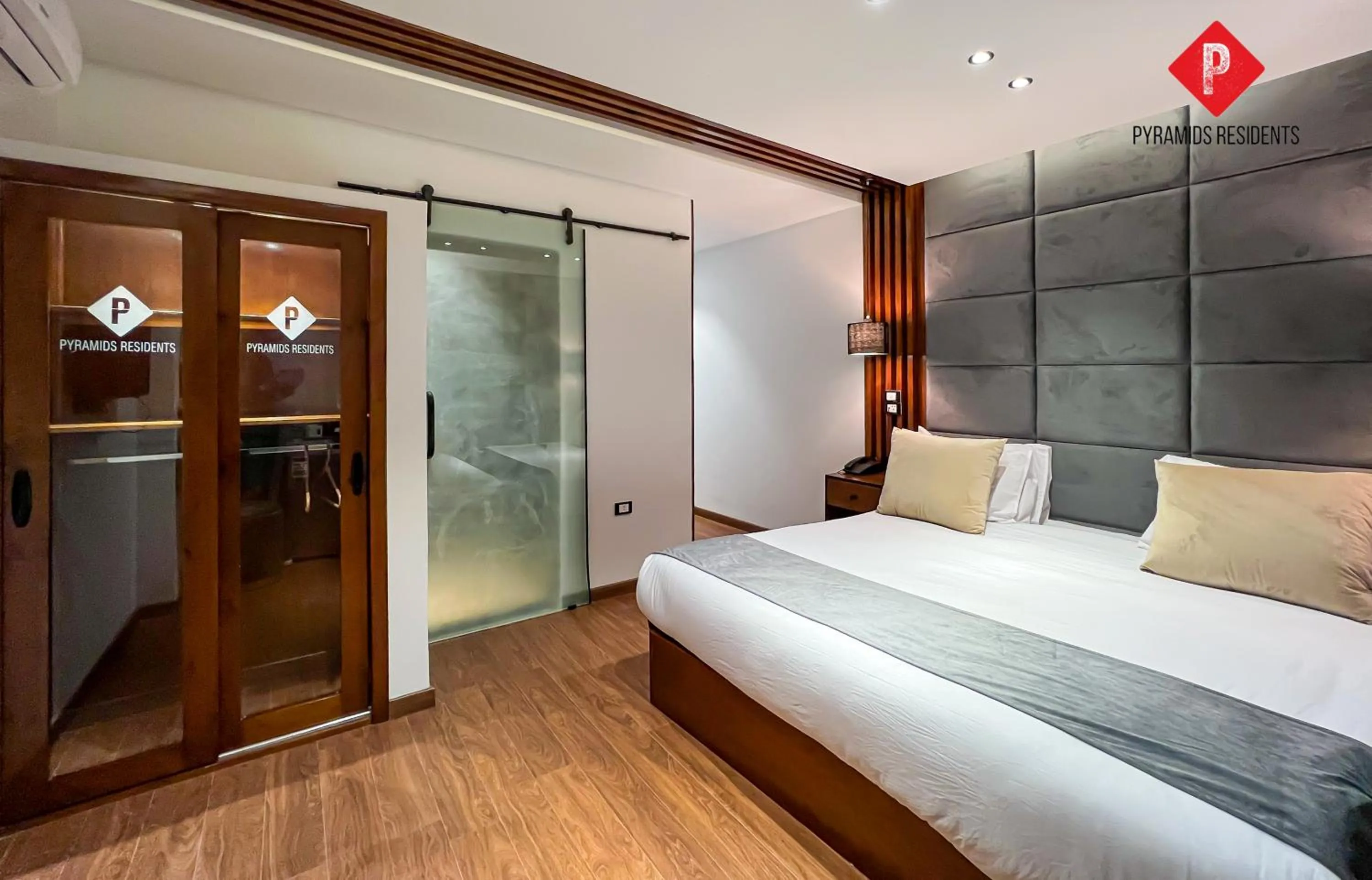 Bed in Pyramids View Guest House